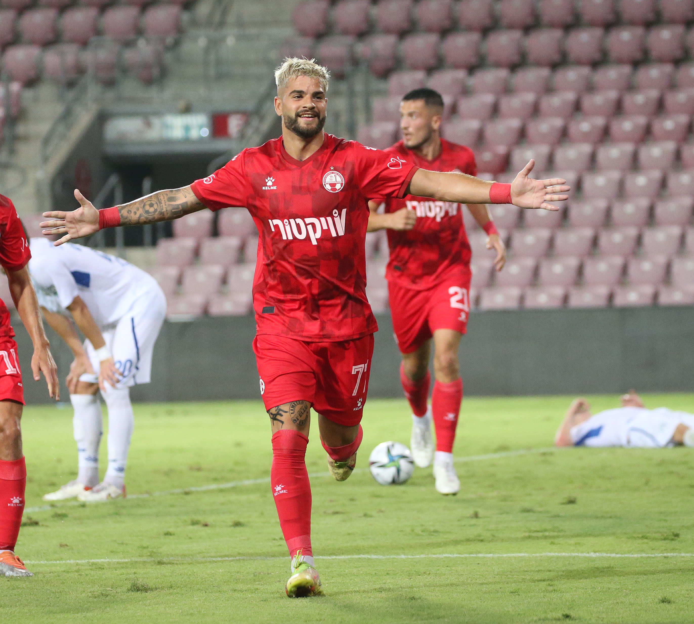 רותם חטואל, שחקן הפועל באר שבע חוגג