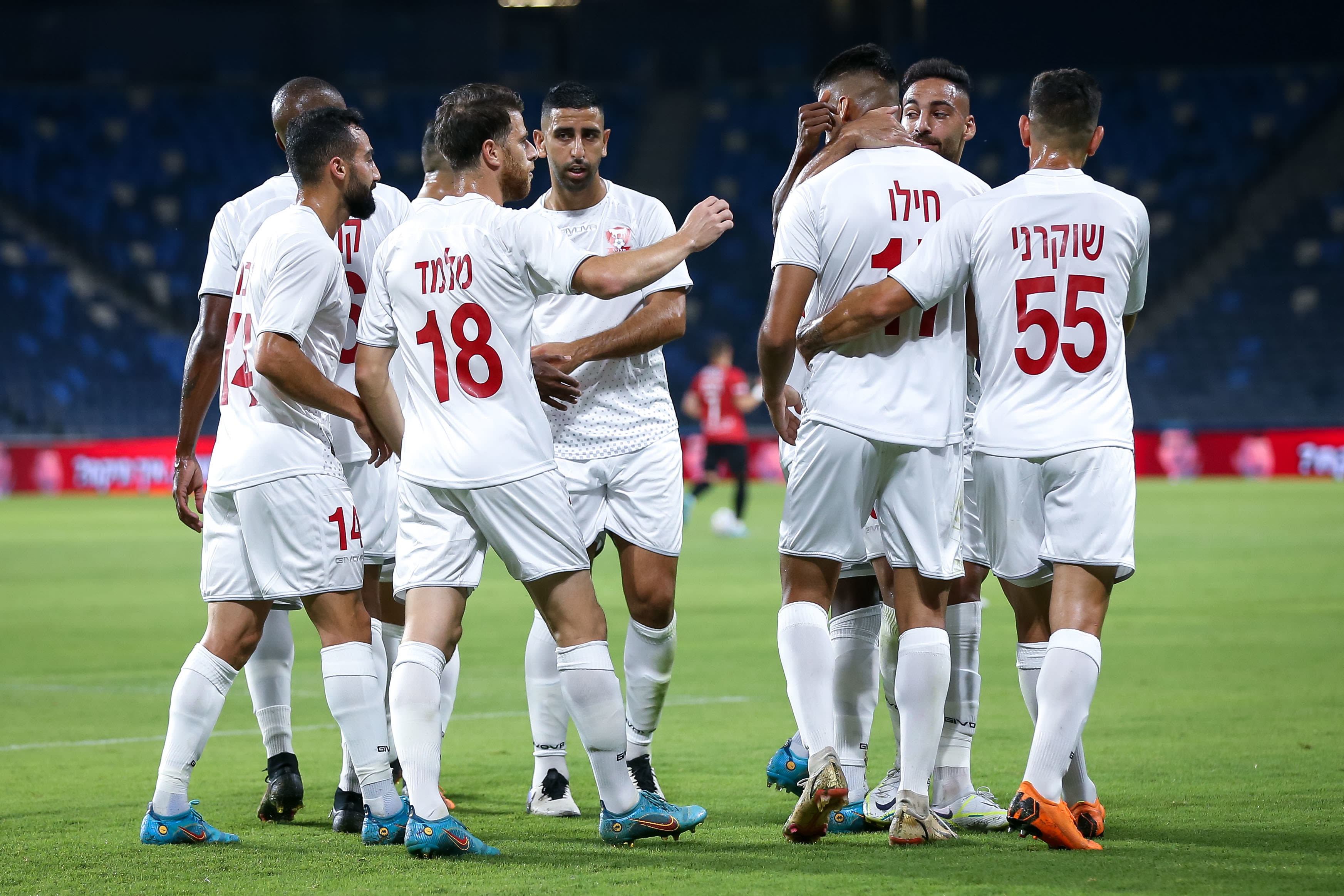 שחקני בני סכנין חוגגים