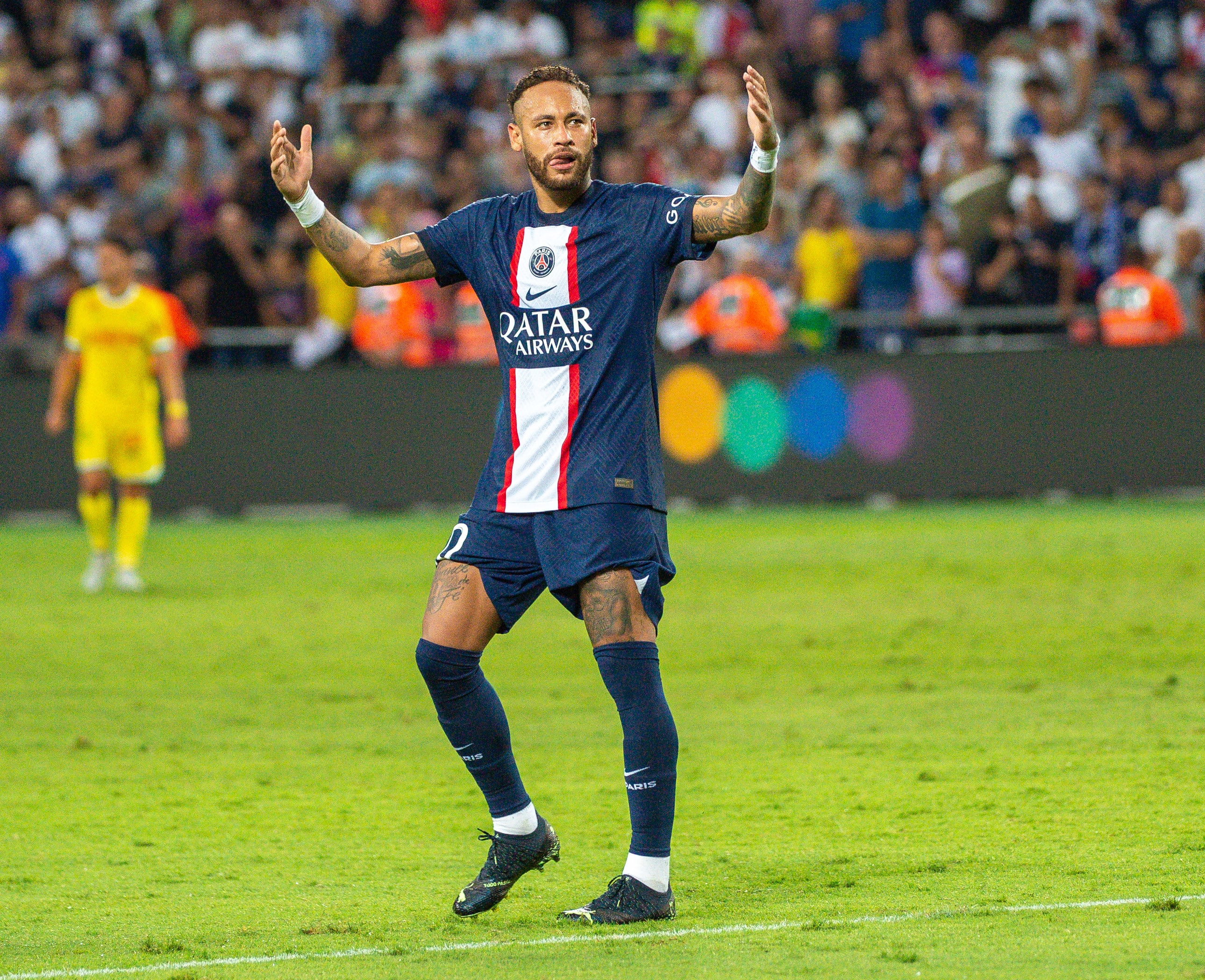 שחקן פריזן סן ז'רמן ניימאר חוגג שער