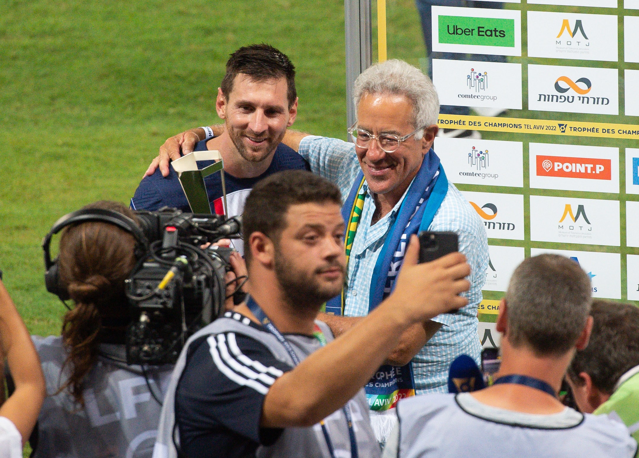 סילבן אדאמס עם שחקן פריז סן ז'רמן ליאונל מסי