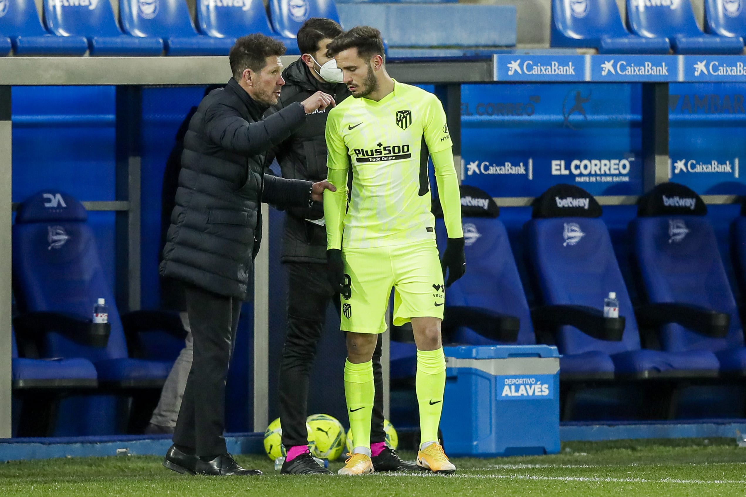 סאול במדי אתלטיקו מדריד עם מאמנו דייגו סימאונה