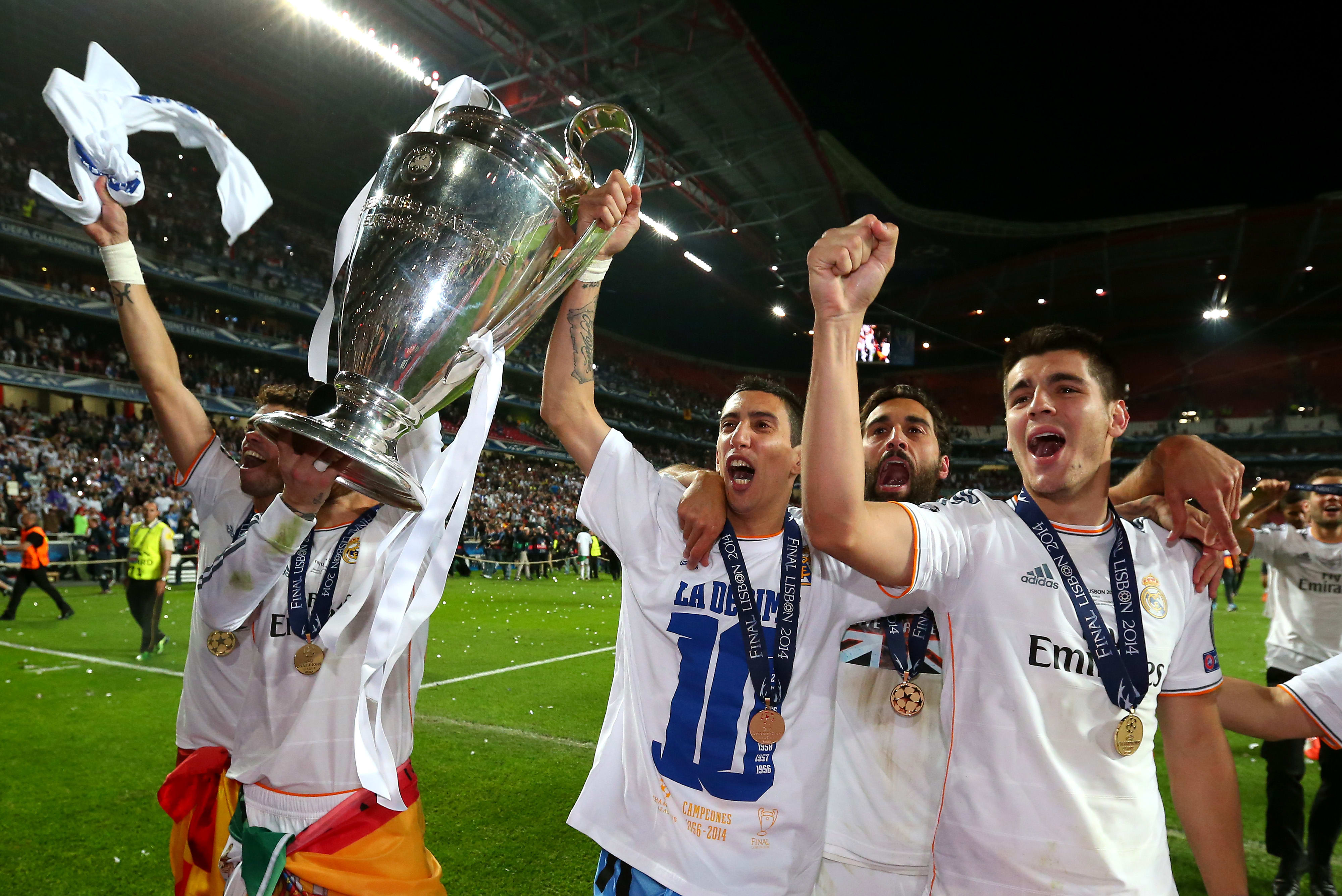 אלברו מוראטה אלברו ארבלואה אנחל די מריה שחקני ריאל מדריד לאחר ניצחון במשחק גמר ליגת האלופות