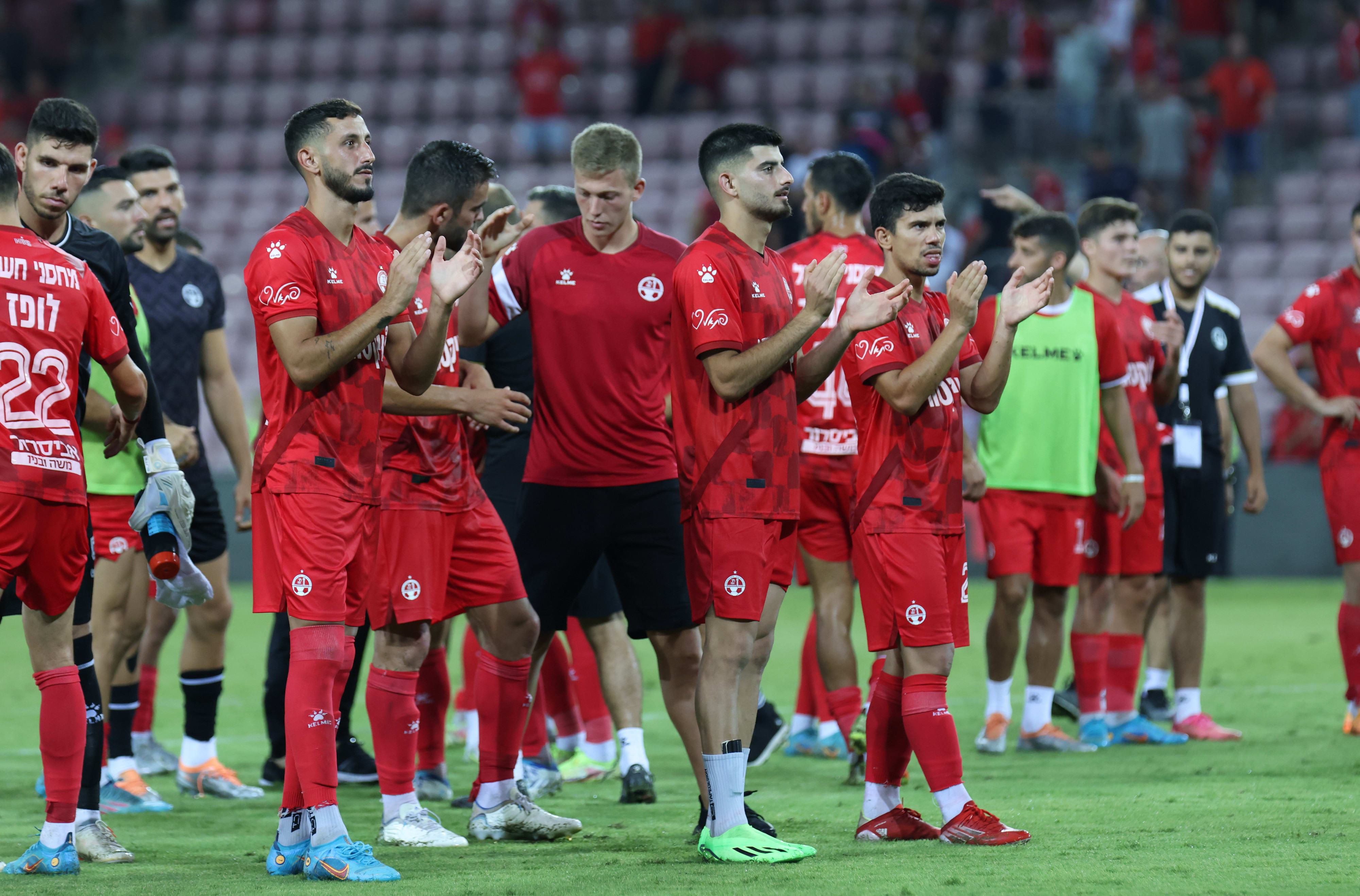 שחקני הפועל באר שבע מודים לקהל