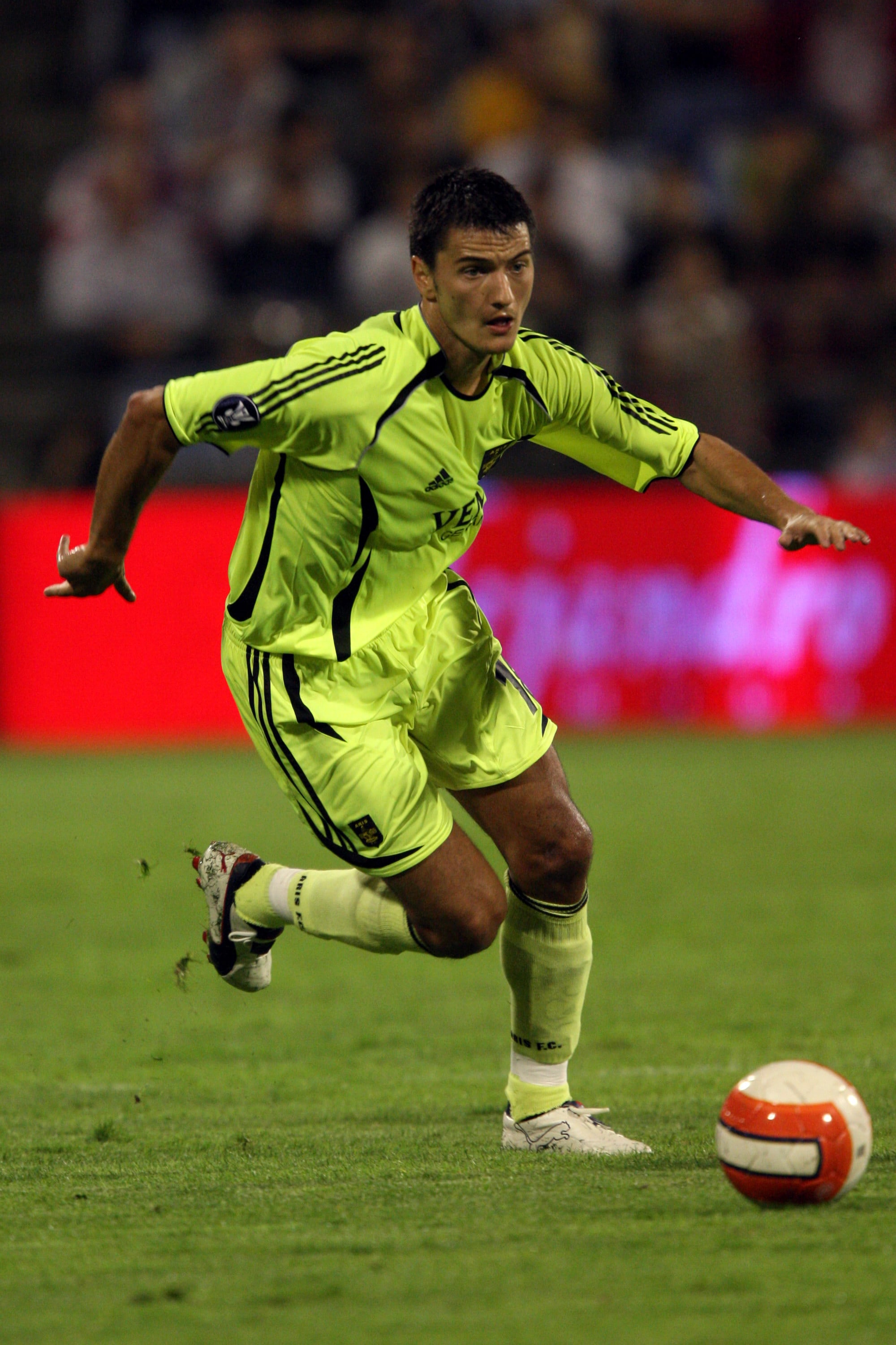 ולאדן איביץ' במדי אריס סלוניקי