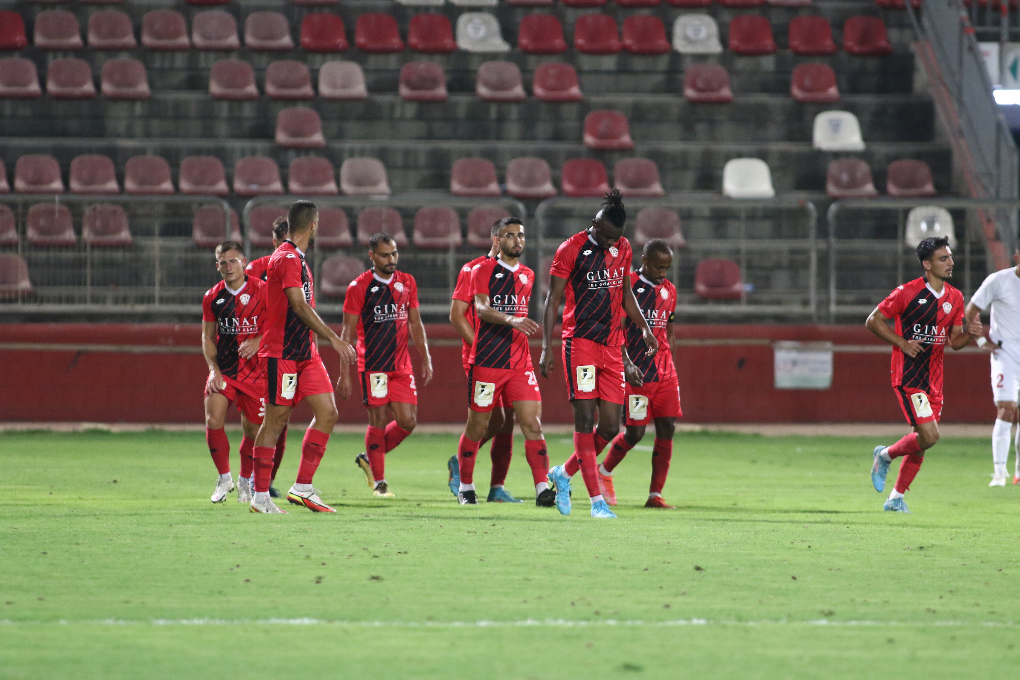 שחקני הפועל חדרה חוגגים