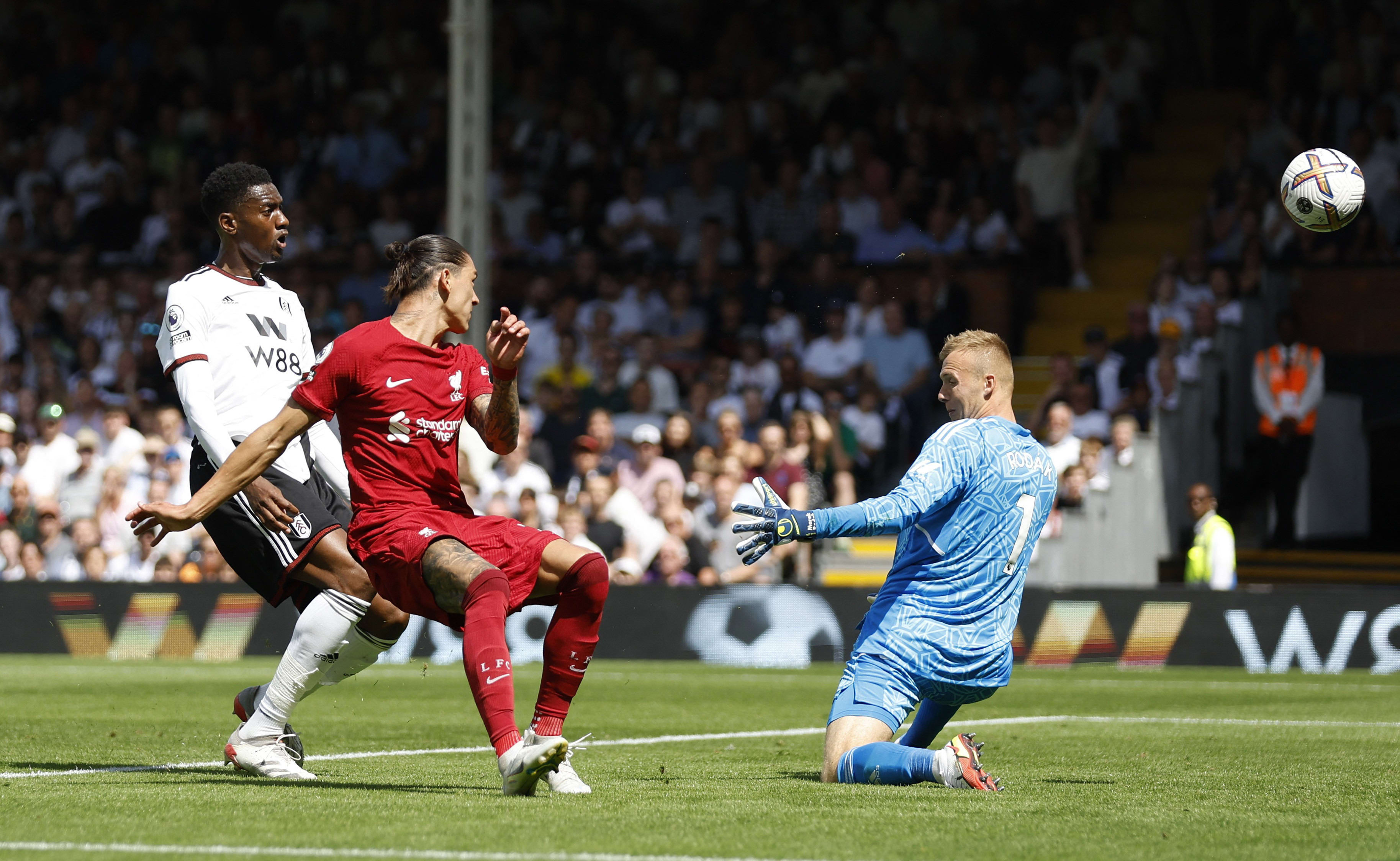 דרווין נונייס שחקן ליברפול כובש לרשת פולהאם