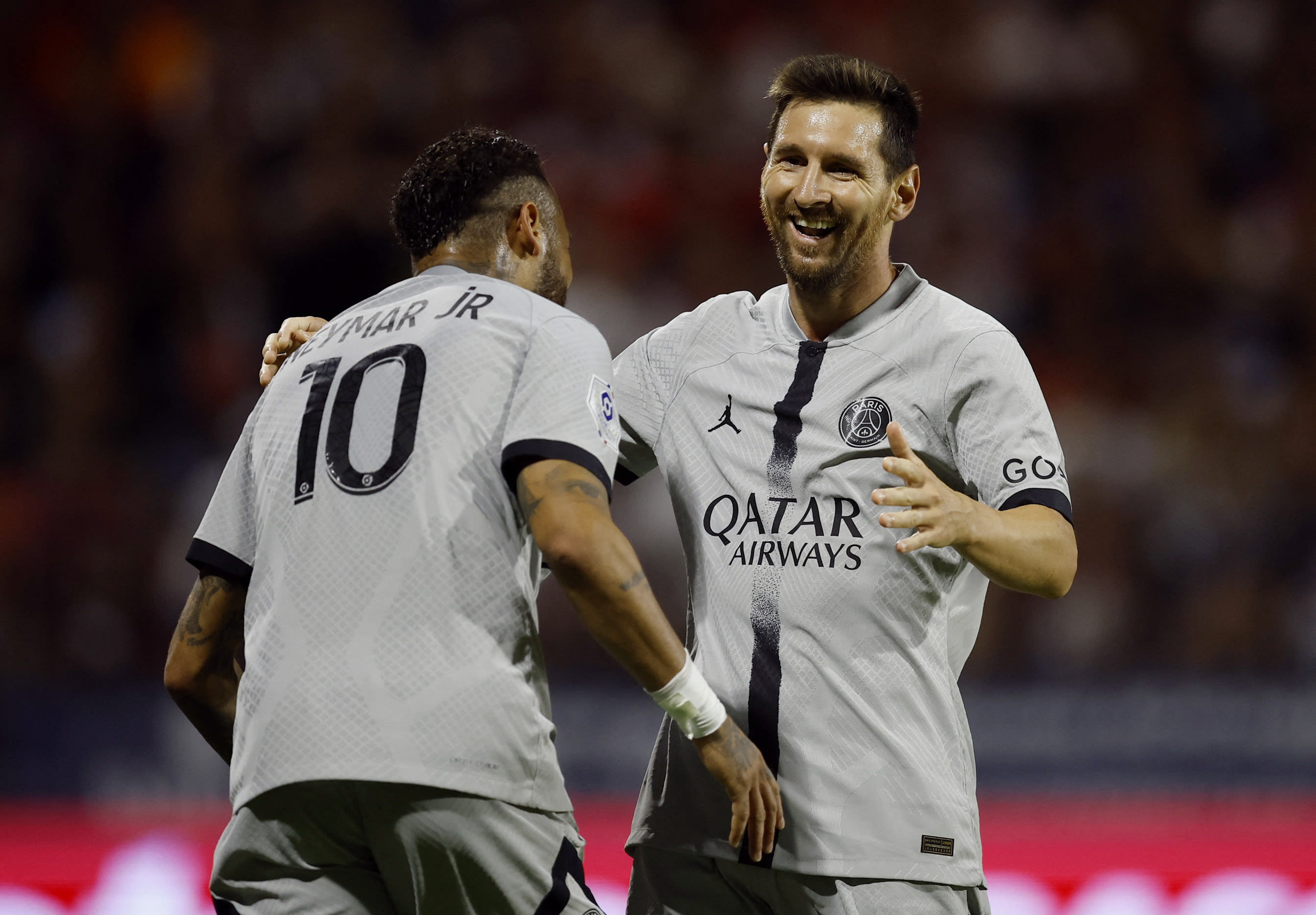 Paris Saint-Germain-spiller Lionel Messi fejrer med Neymar