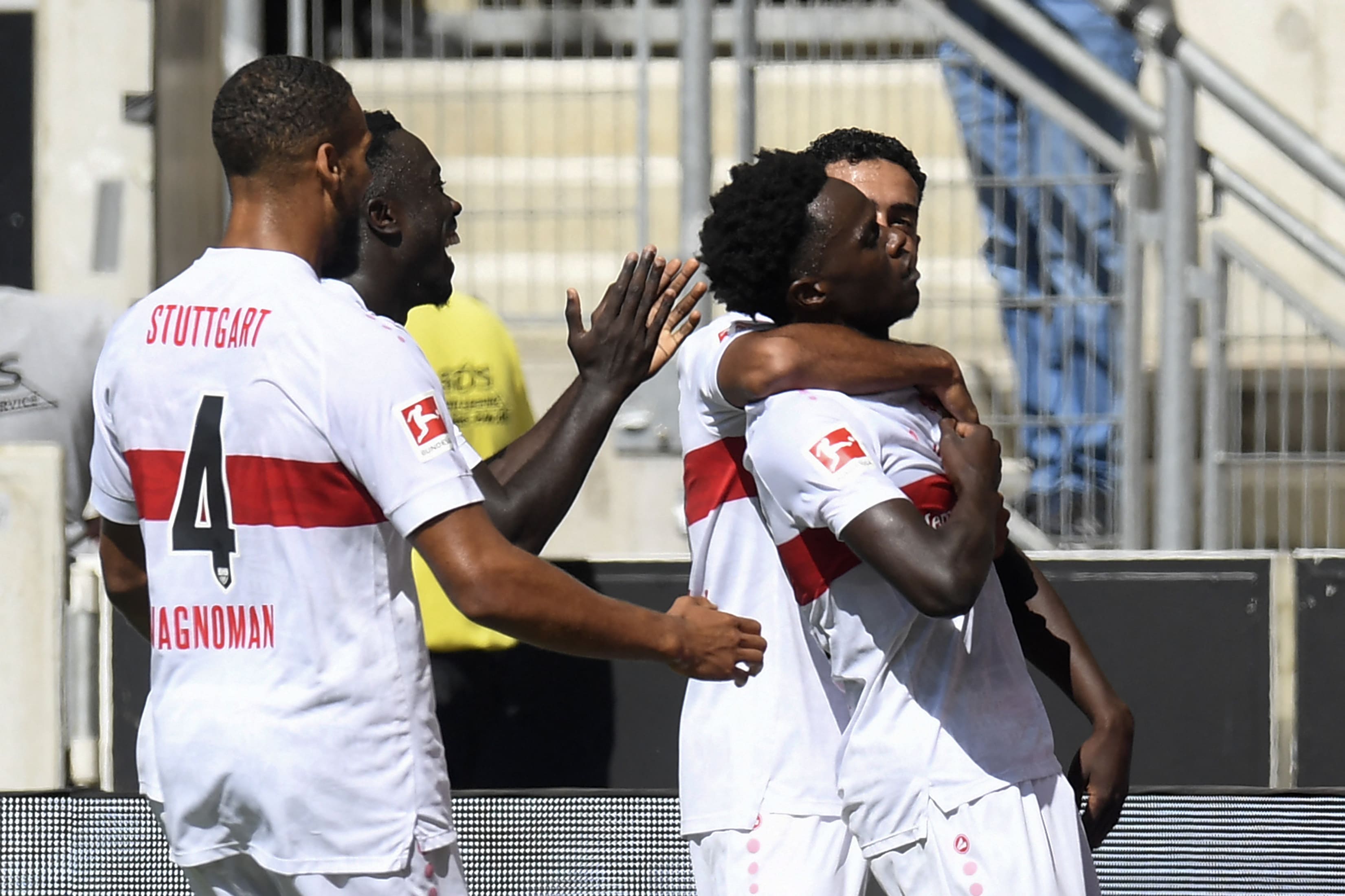 שחקו שטוטגרט נאווירו אחמדה