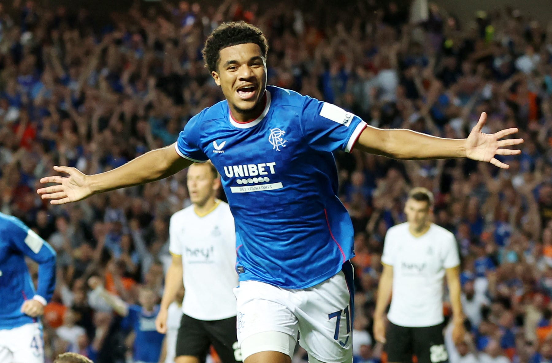 מאליק טילמן שחקן ריינג'רס חוגג שער