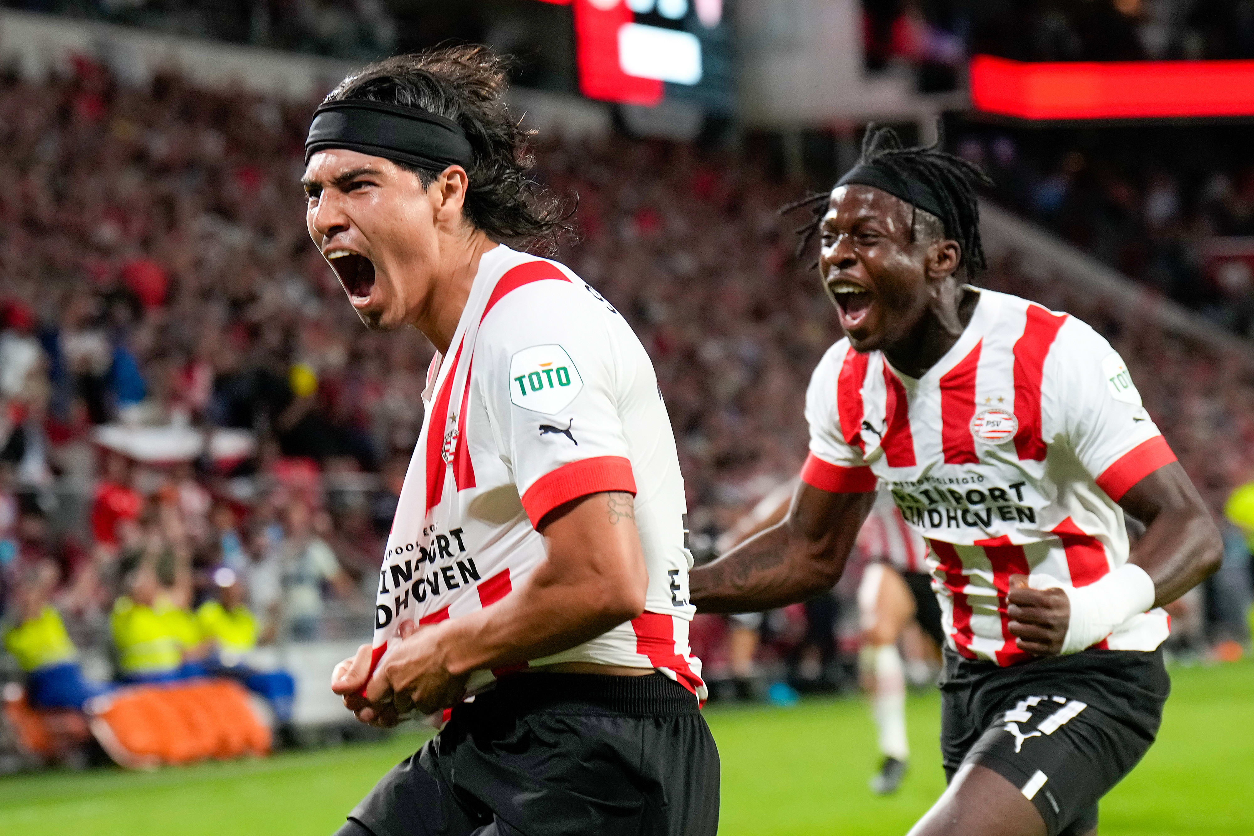 אריק גוטיירס שחקן פ.ס.וו איינדהובן חוגג שער