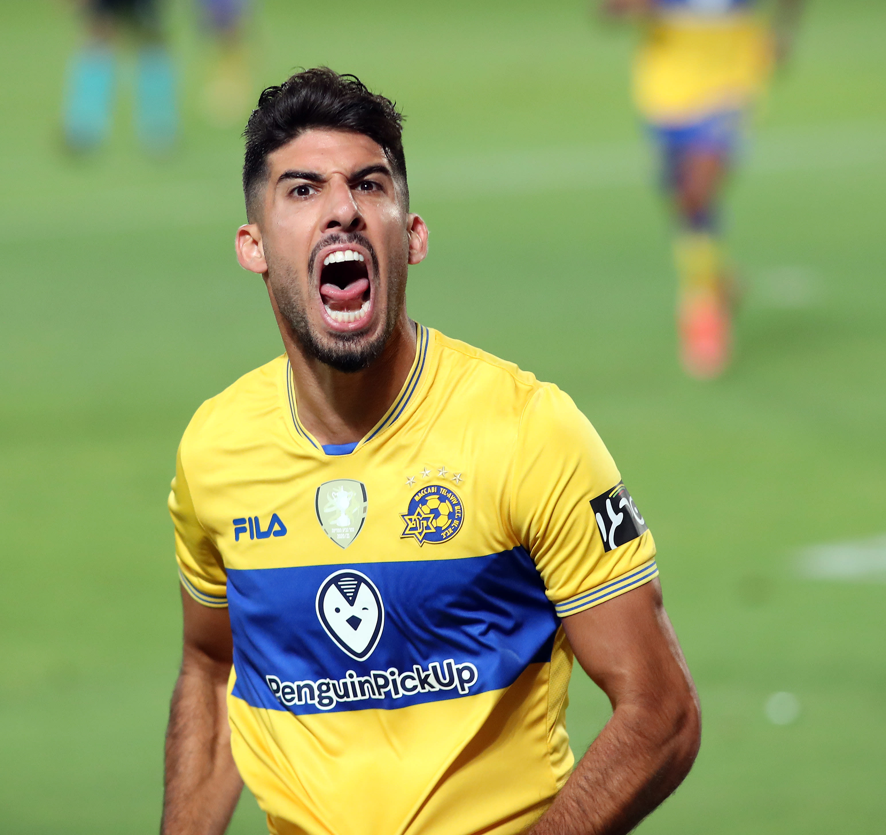 יונתן כהן שחקן מכבי תל אביב חוגג שער