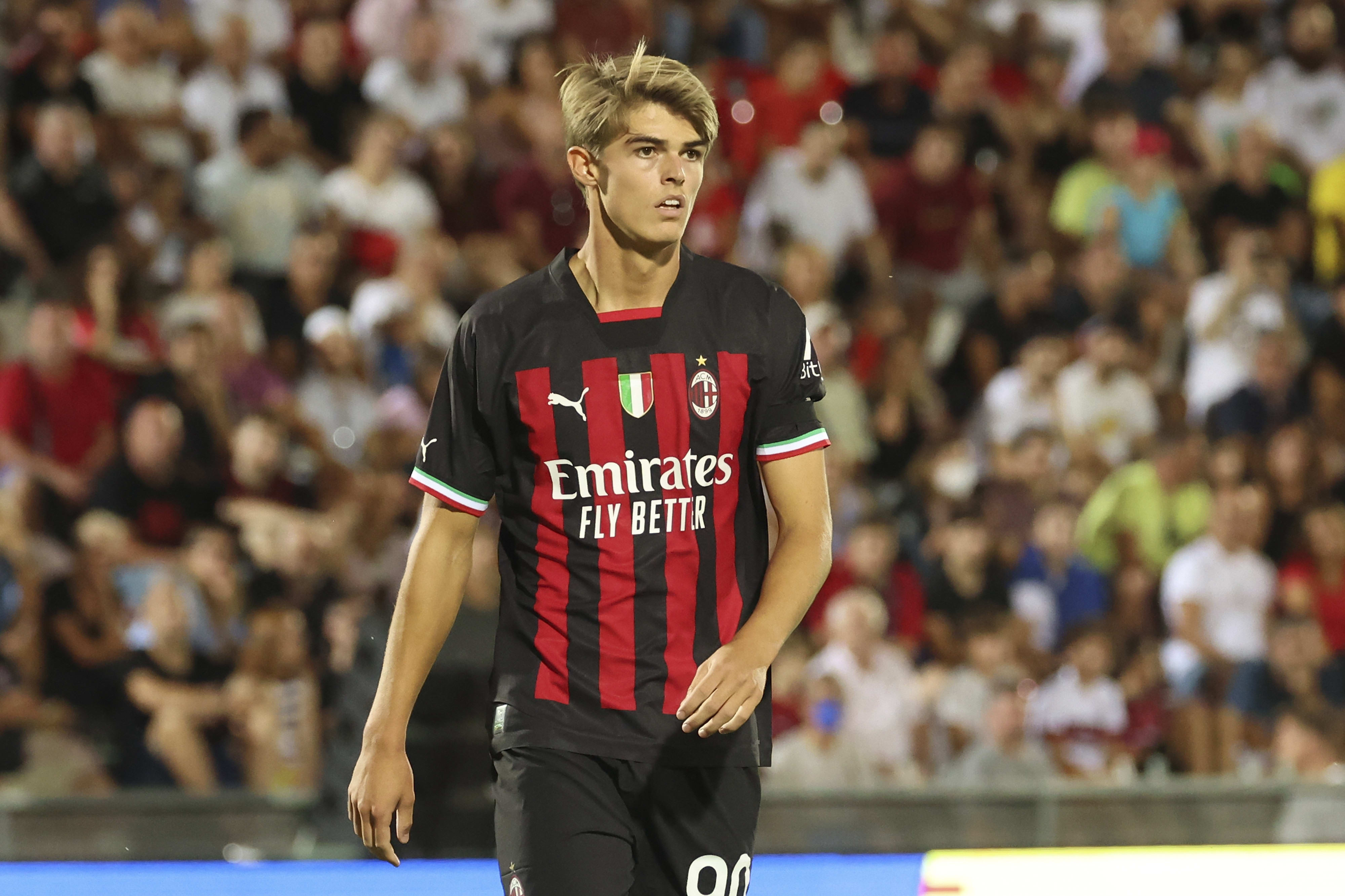 שחקן מילאן שארל דה קטלארה