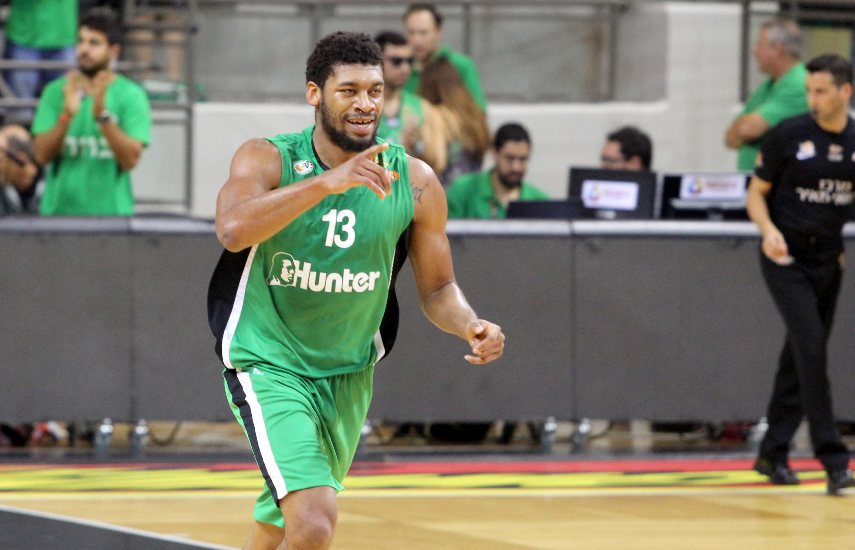 שחקן מכבי חיפה טוני מיטשל