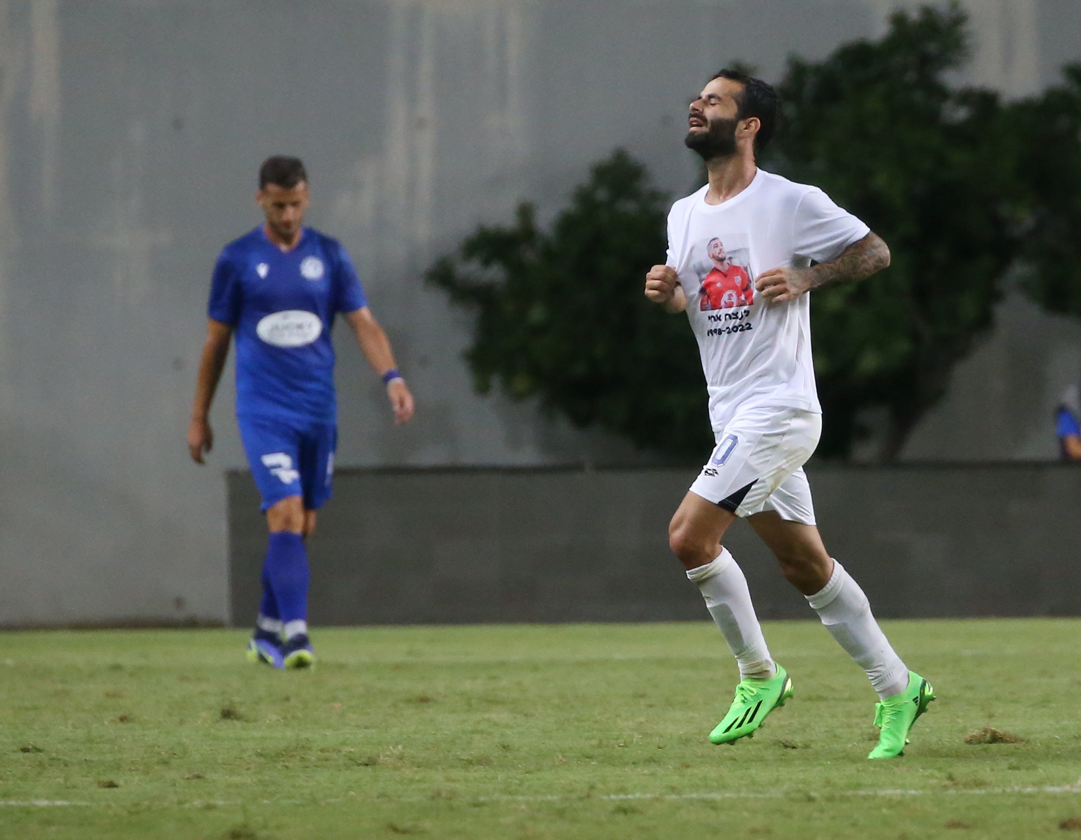 ירדן כהן שחקן הפועל פתח תקוה מקדיש שער לזכרו של מיקדאד בדוי