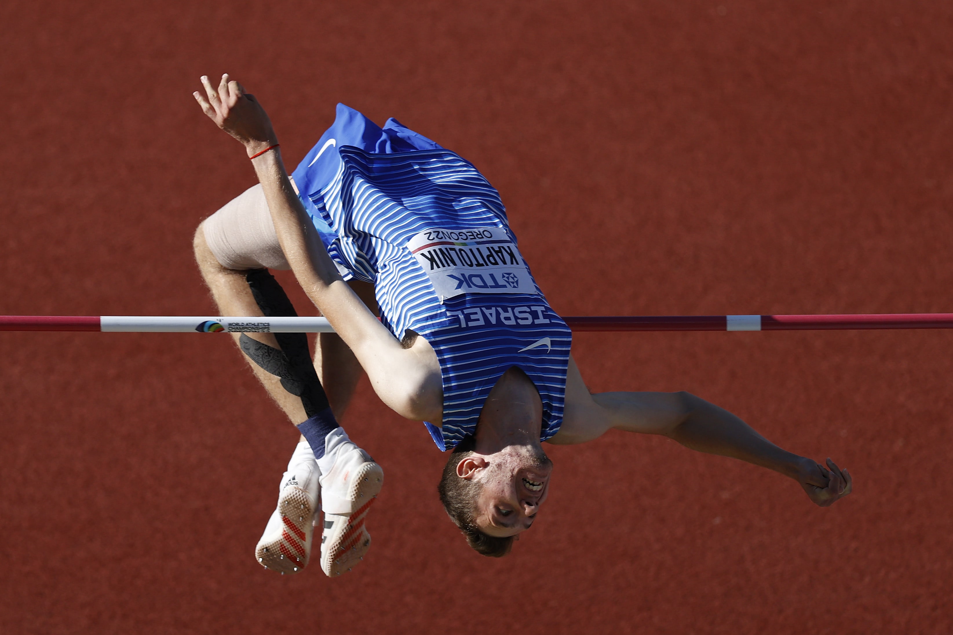 יונתן קפיטולניק קופץ לגובה ישראלי