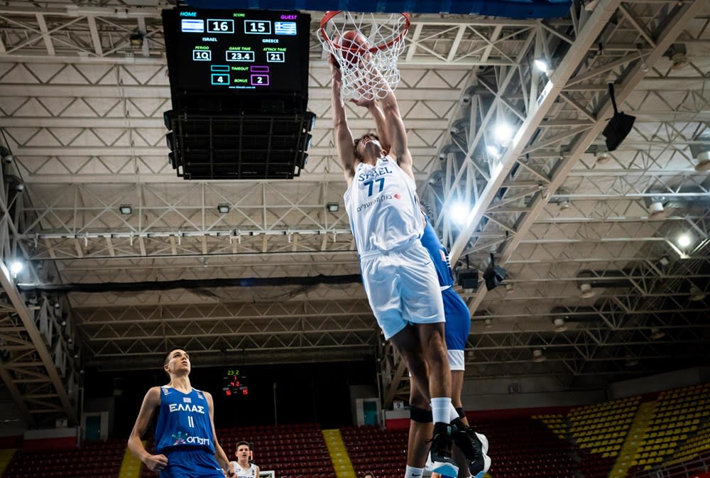 שחקן נבחרת הקדטים של ישראל בן שרף מול נבחרת יוון