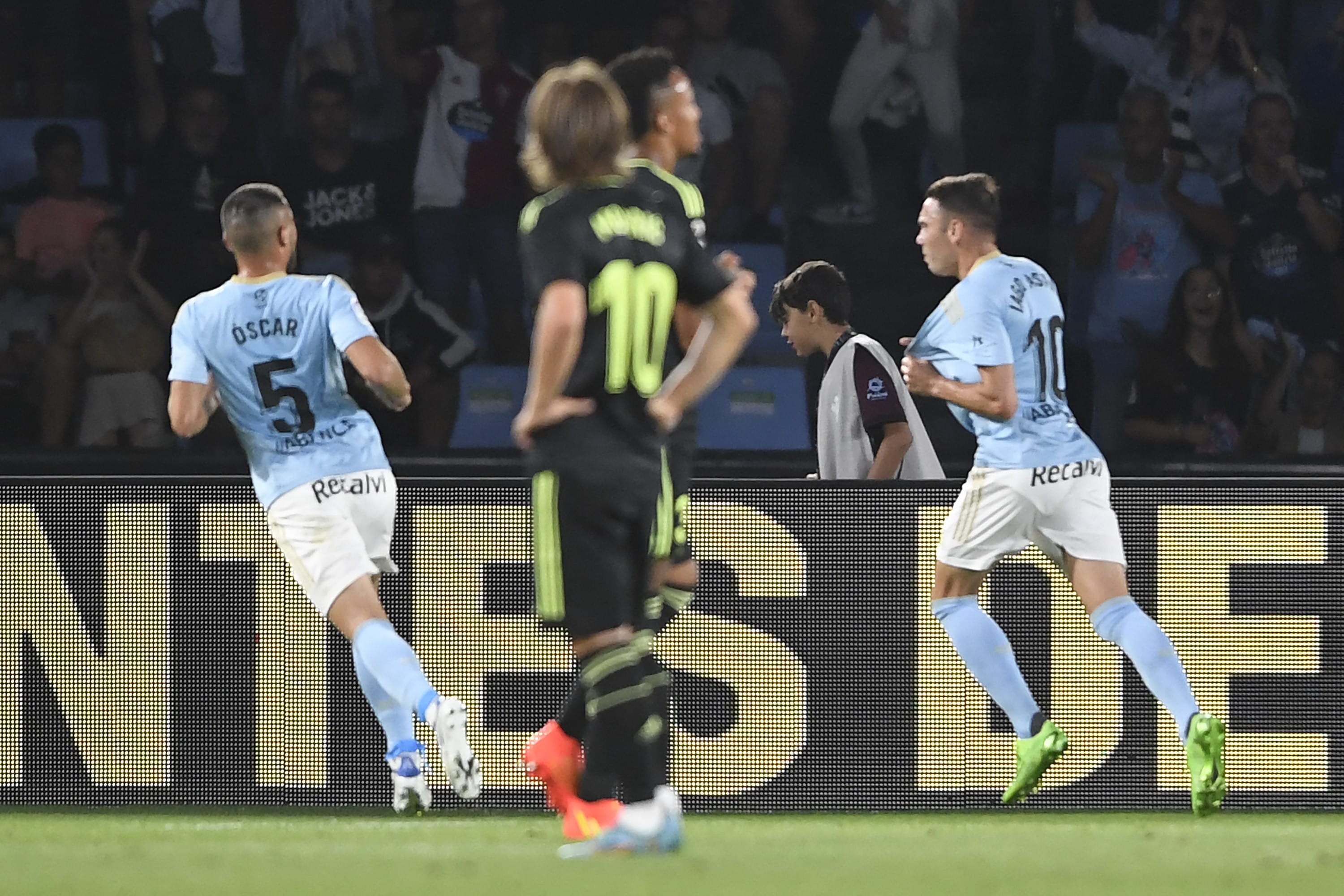 יאגו אספאס חוגג שער של סלטה ויגו נגד ריאל מדריד