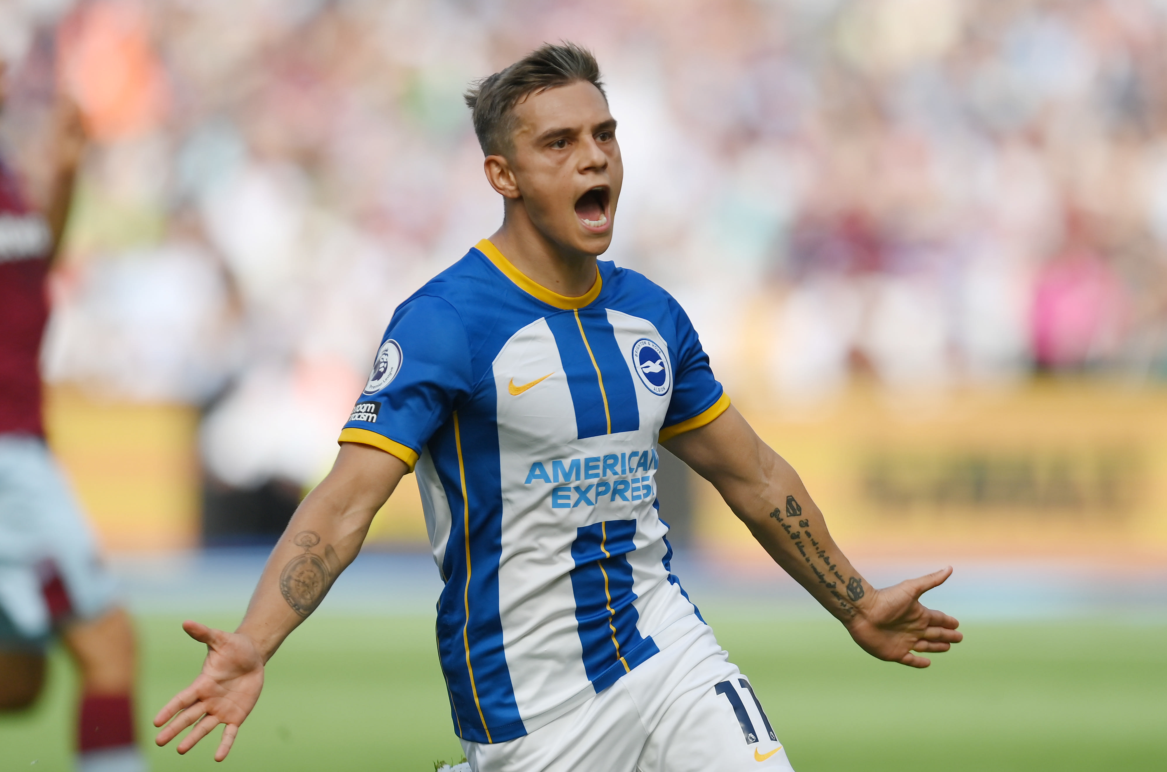 לאנדרו טרוסאר, שחקן ברייטון חוגג