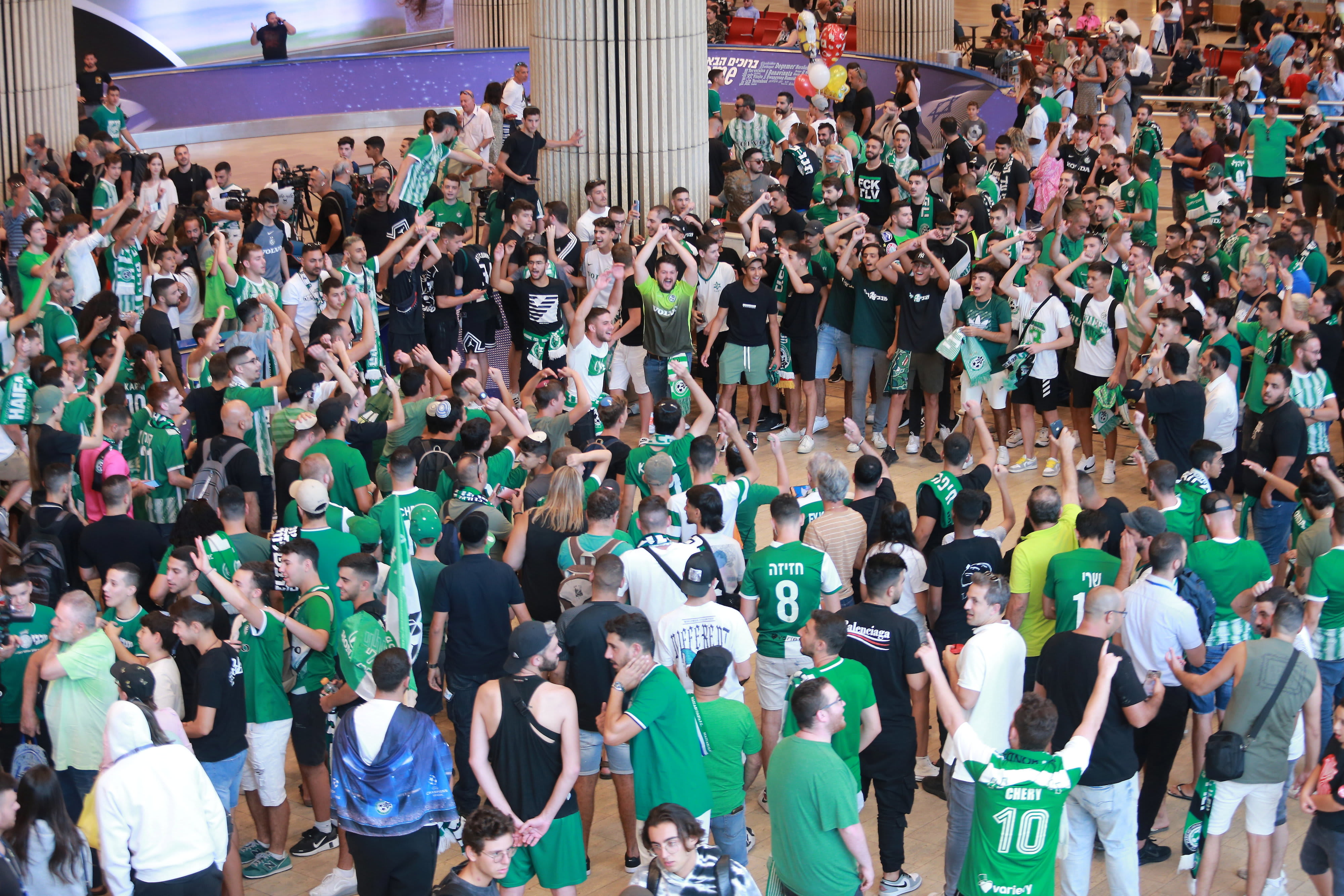 אוהדי מכבי חיפה בנתב"ג