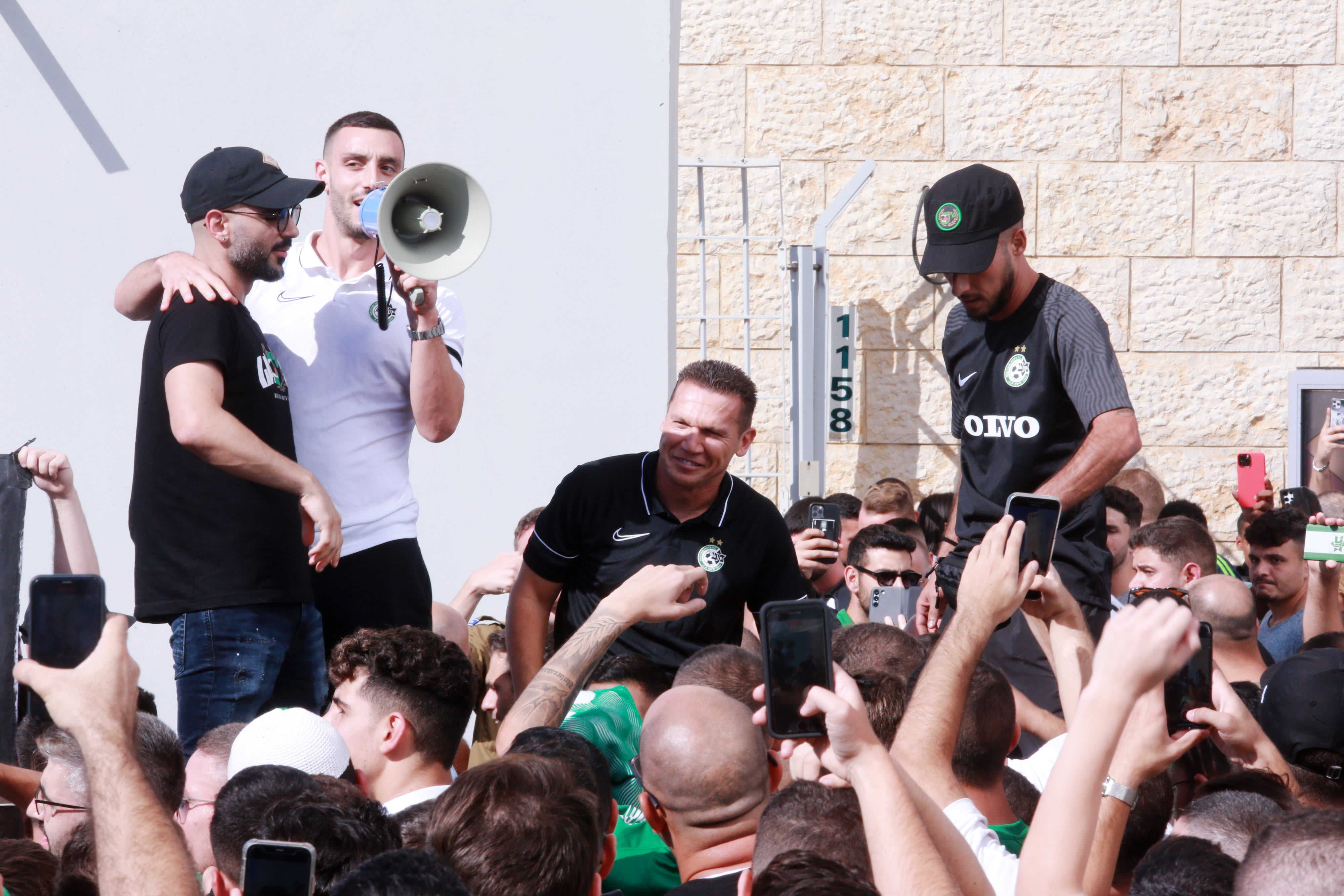 בכר בכר, נטע לביא עם אוהדי מכבי חיפה