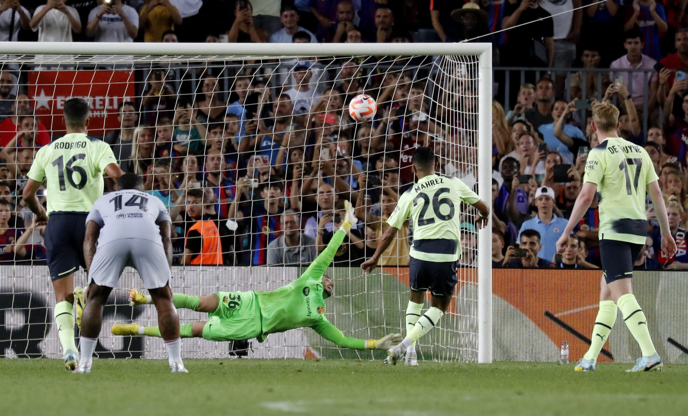 ריאד מחרז, קשר מנצ'סטר סיטי