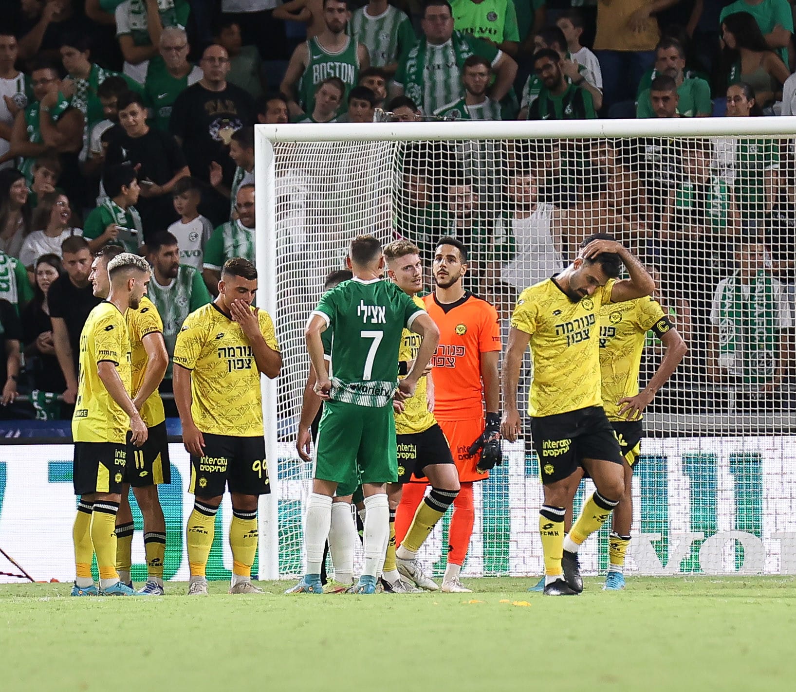 שחקני מכבי נתניה מאוכזבים, איתן אזולאי