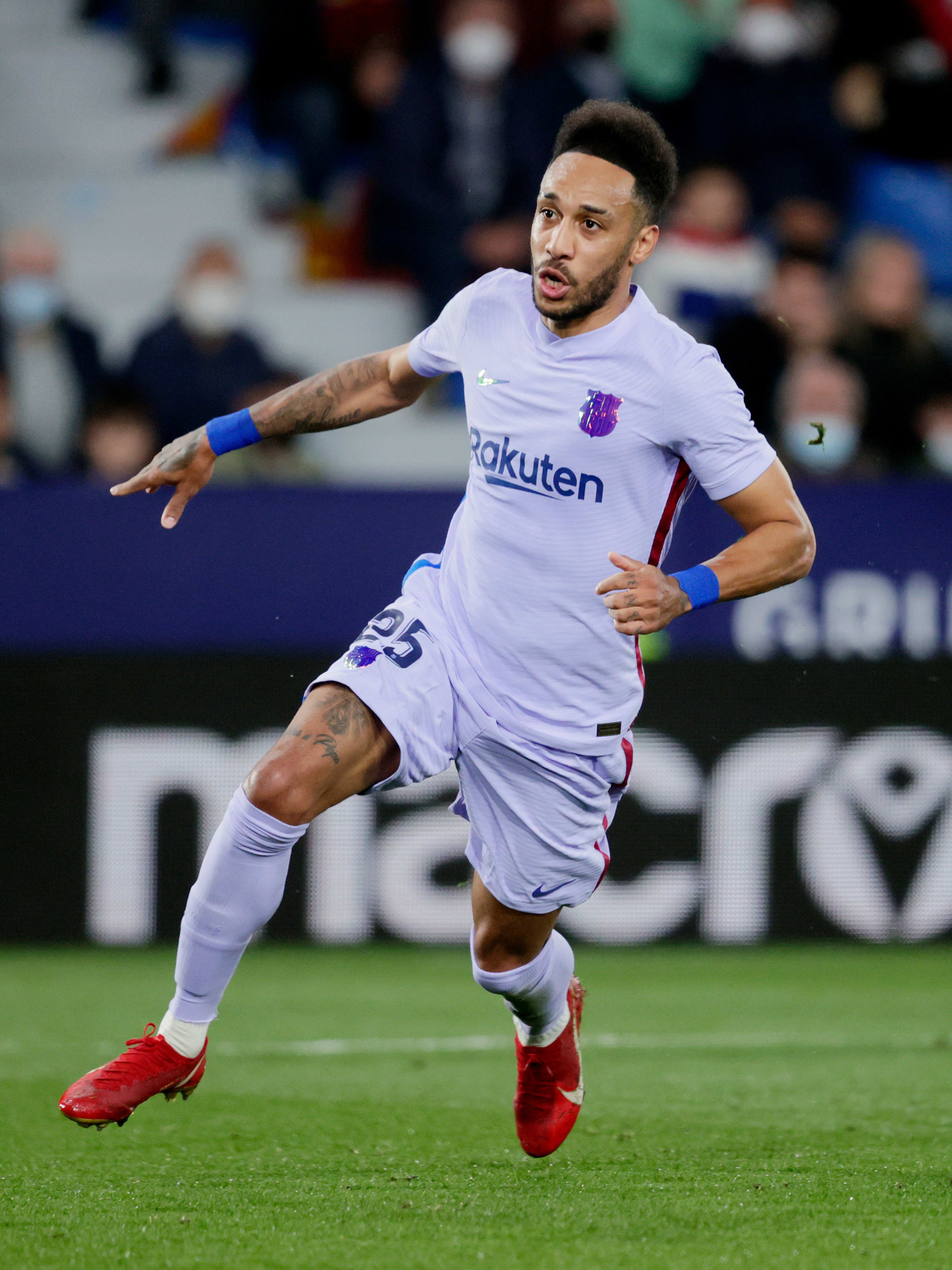 פייר אמריק אובמיאנג שחקן ברצלונה