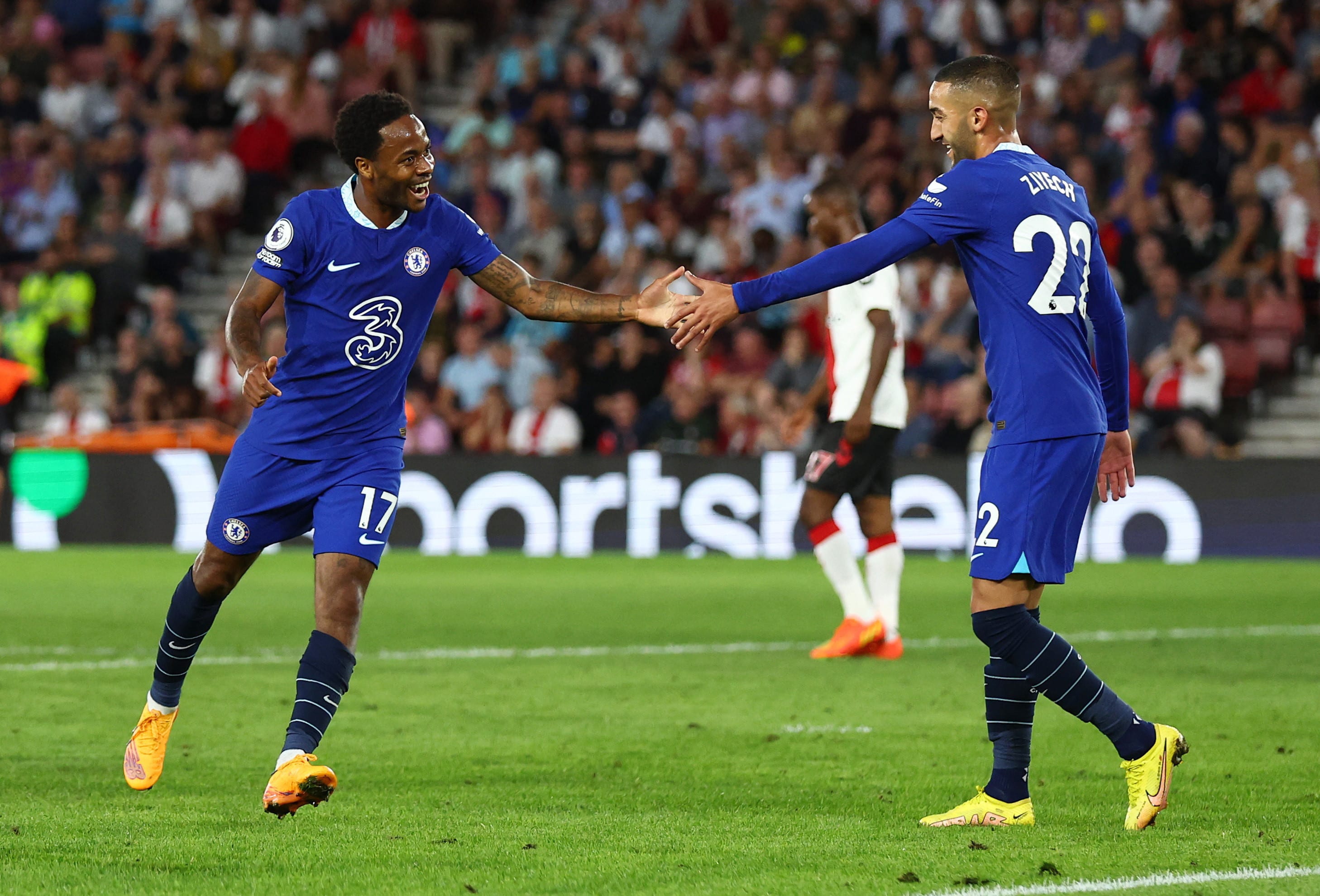 ראחים סטרלינג צ'לסי חוגג עם חכים זייש