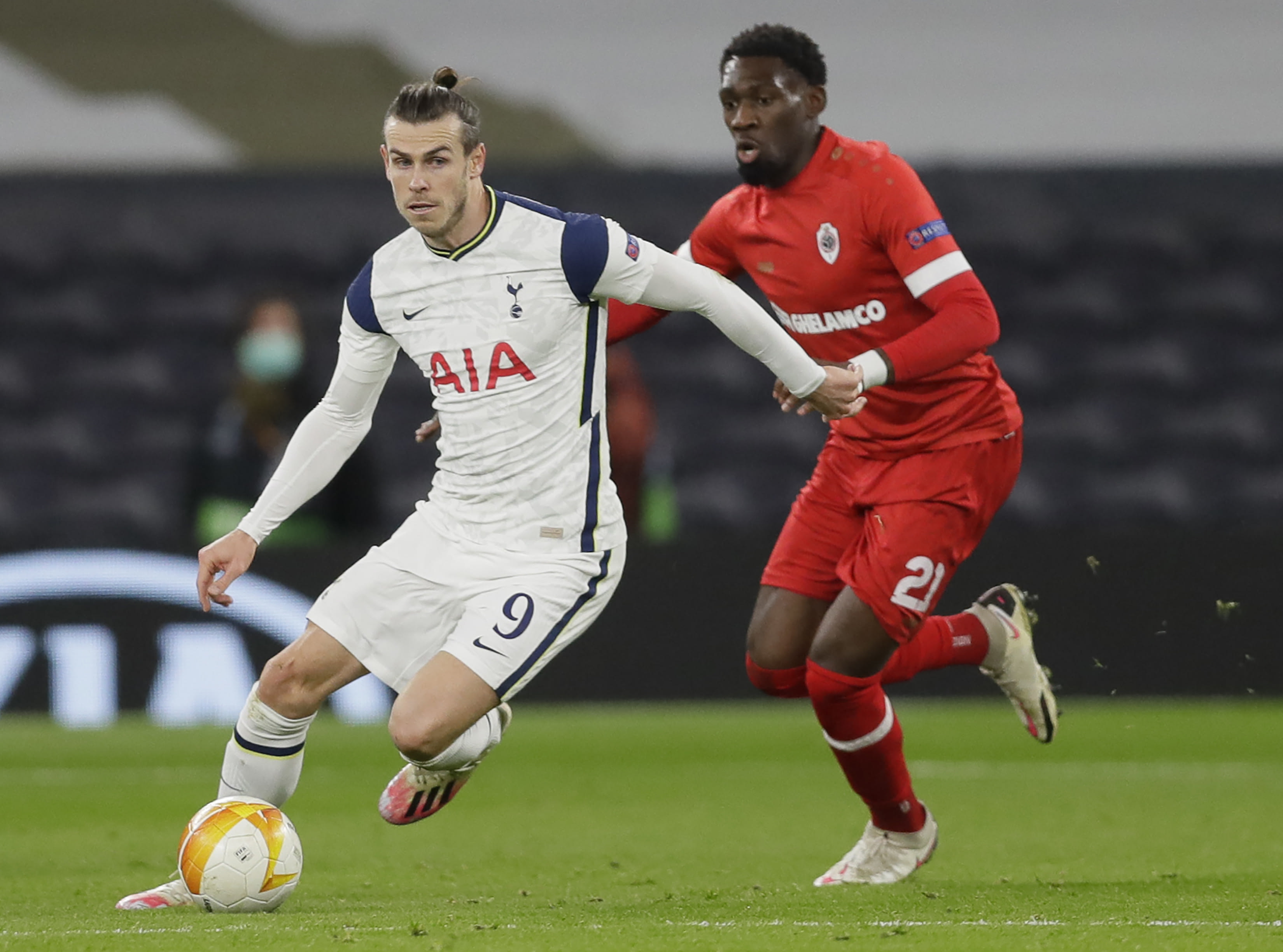 בלם אנטוורפן דילן בטובינסיקה שומר על גארת' בייל