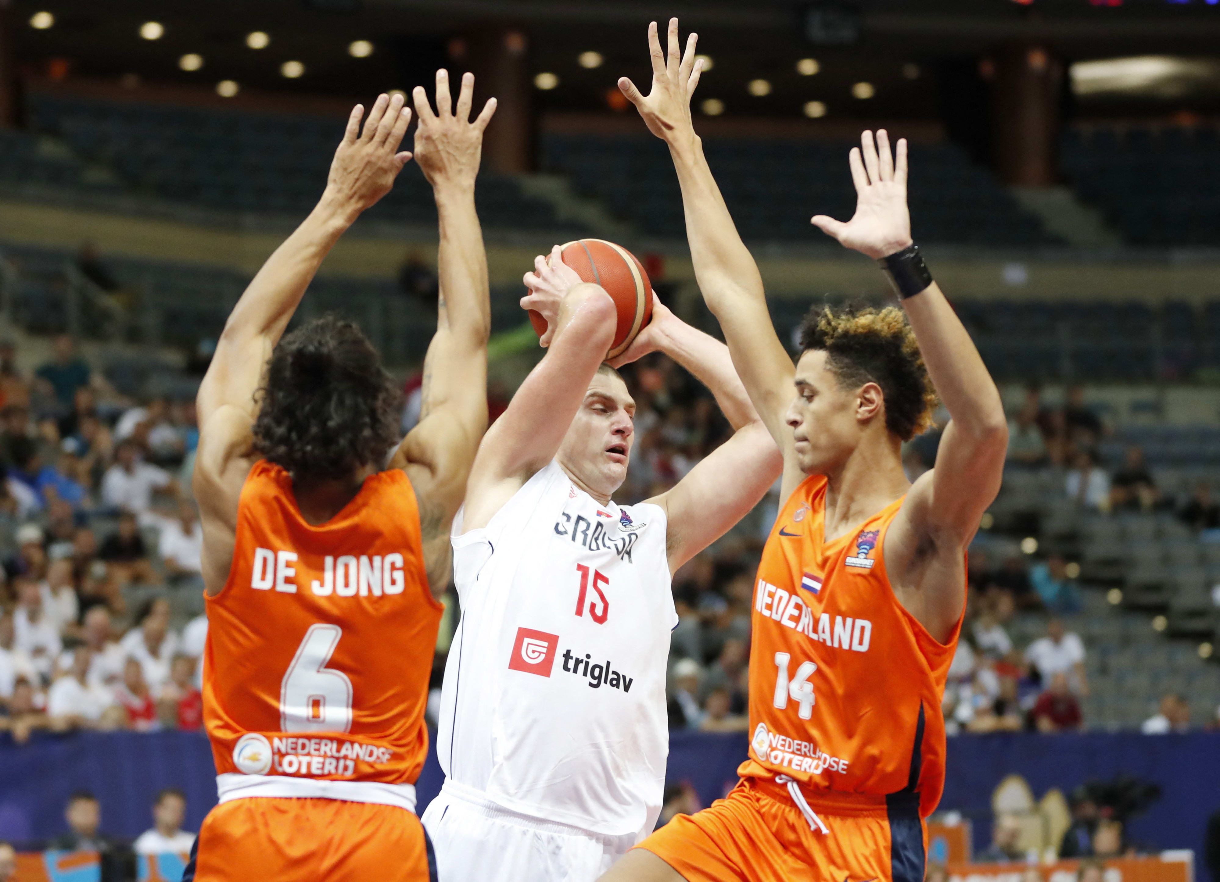 שחקן נבחרת סרביה ניקולה יוקיץ' מול הולנד