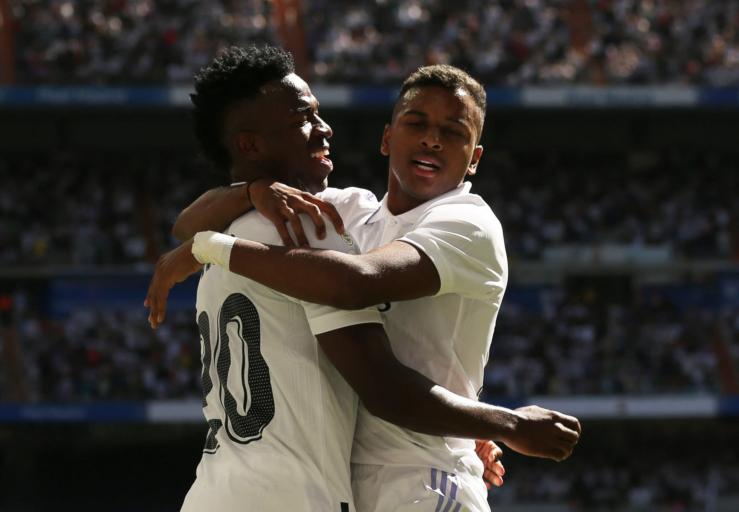 רודריגו עם ויניסיוס שחקני ריאל מדריד חוגגים