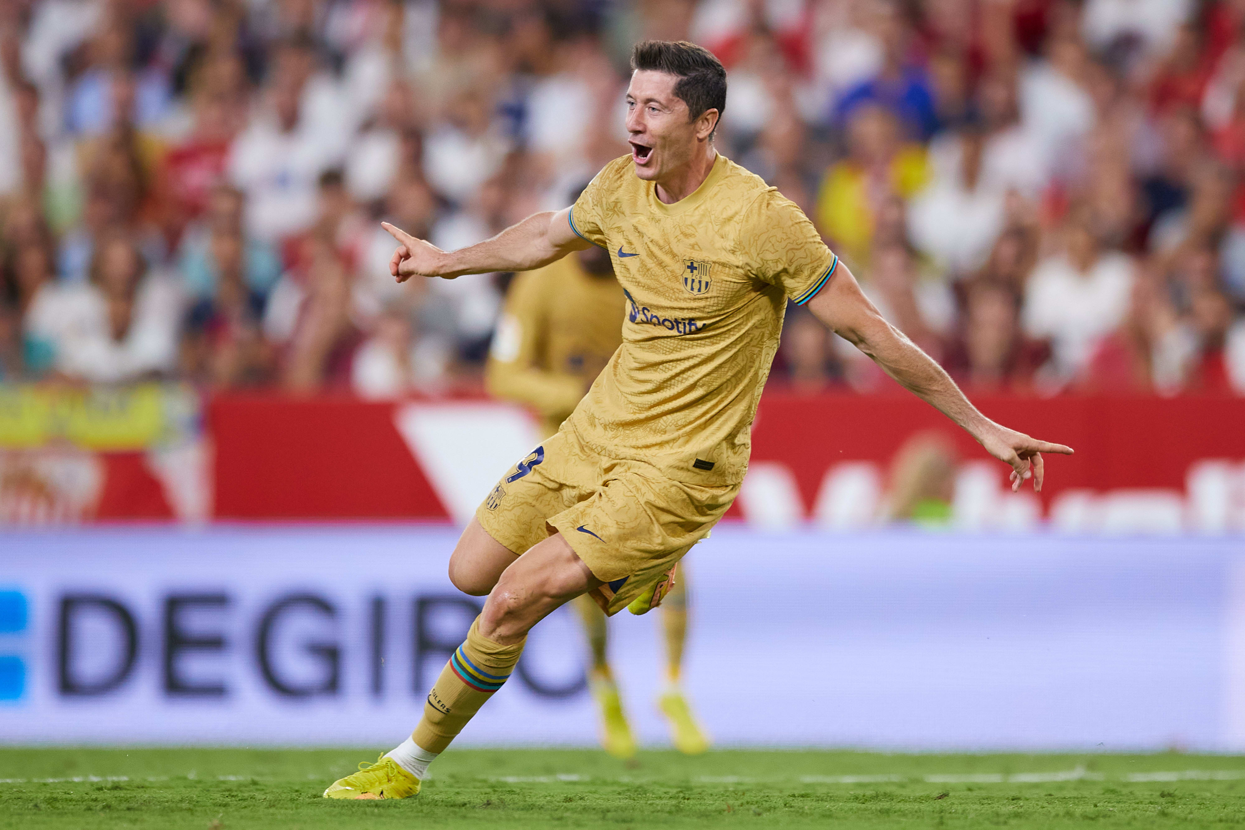 רוברט לבנדובסקי, חלוץ ברצלונה חוגג שער