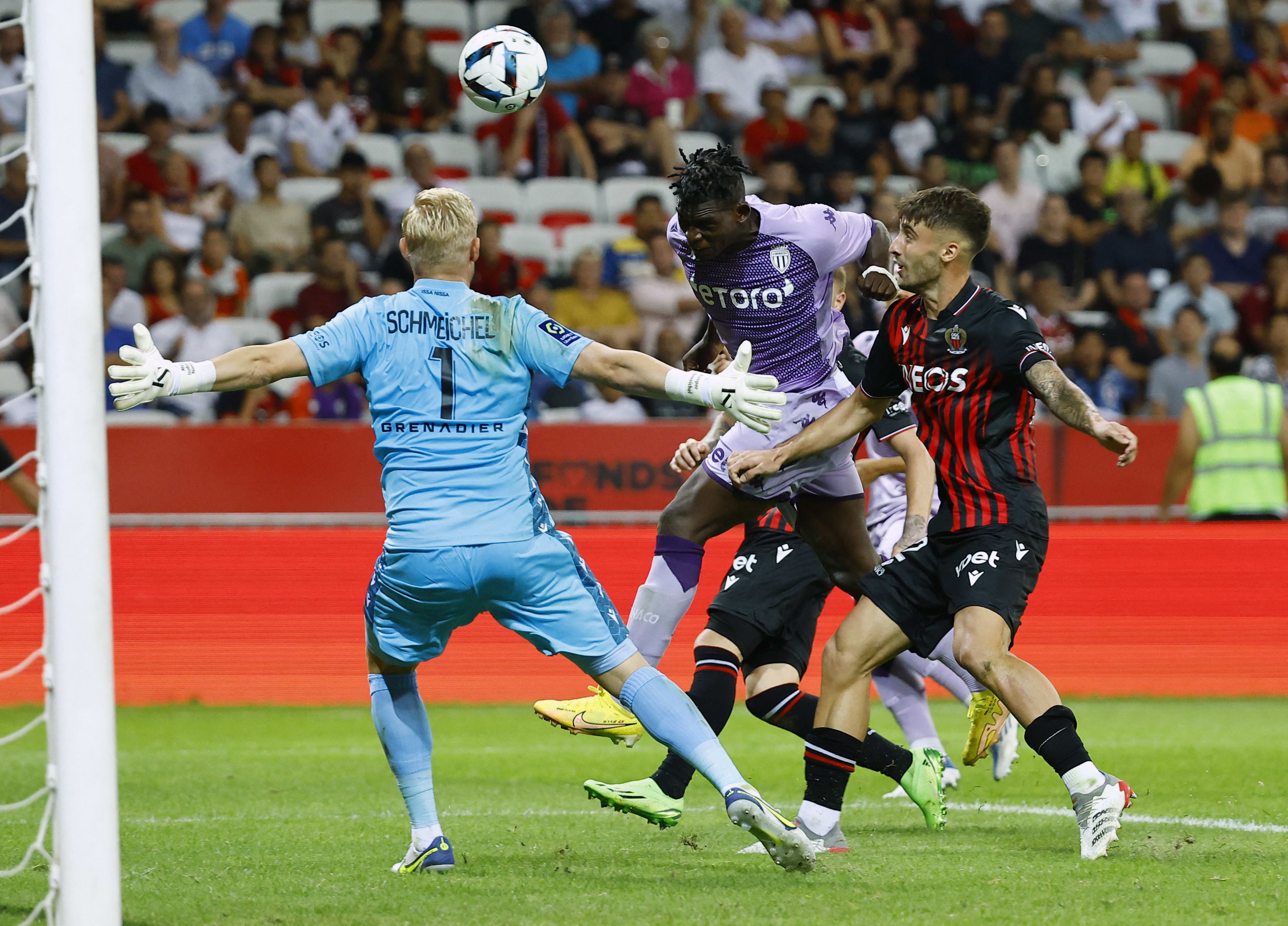 ברל אמבולו שחקן מונאקו נוגח לרשת ניס