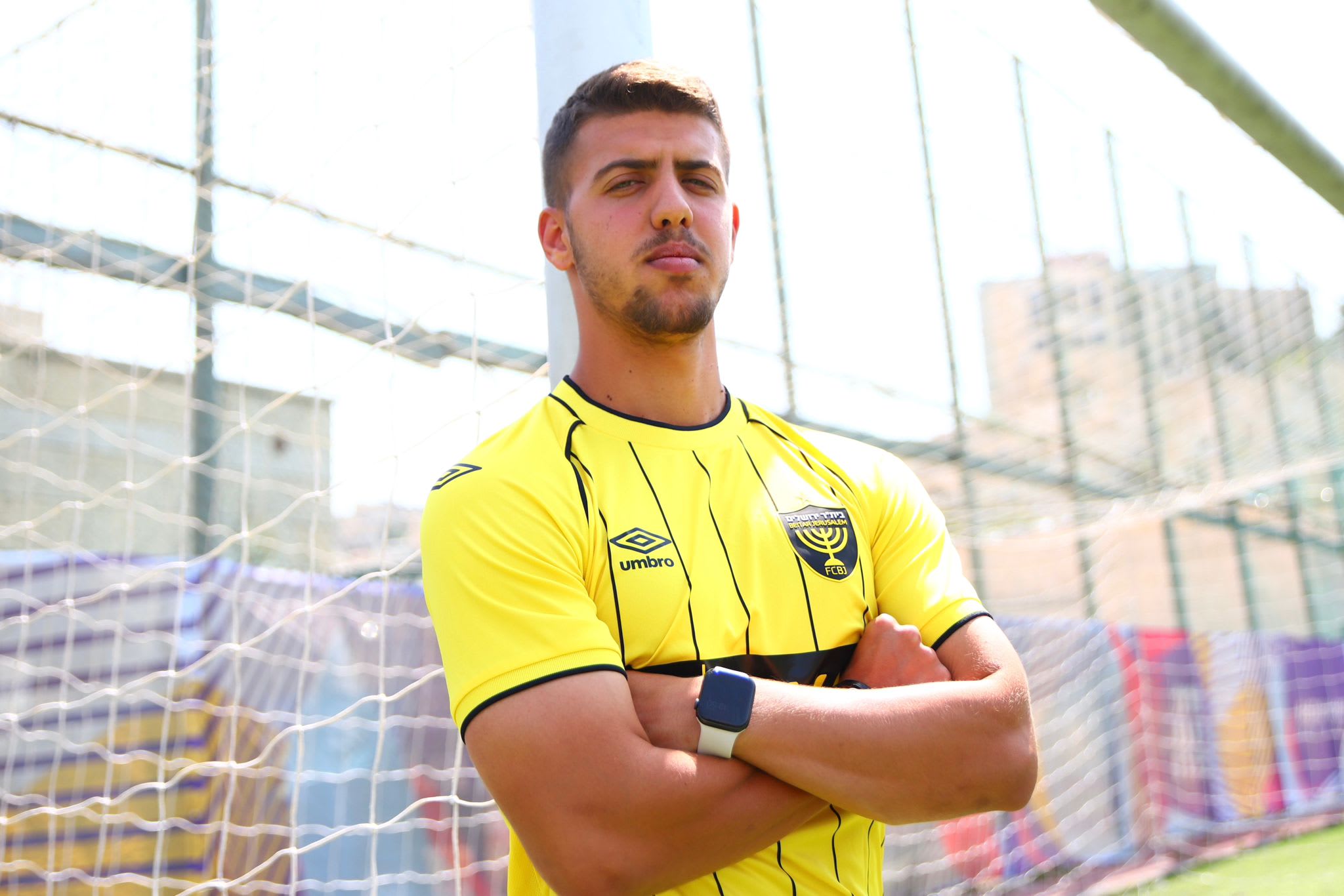 אילי מדמון מוצג כשחקן בית"ר ירושלים