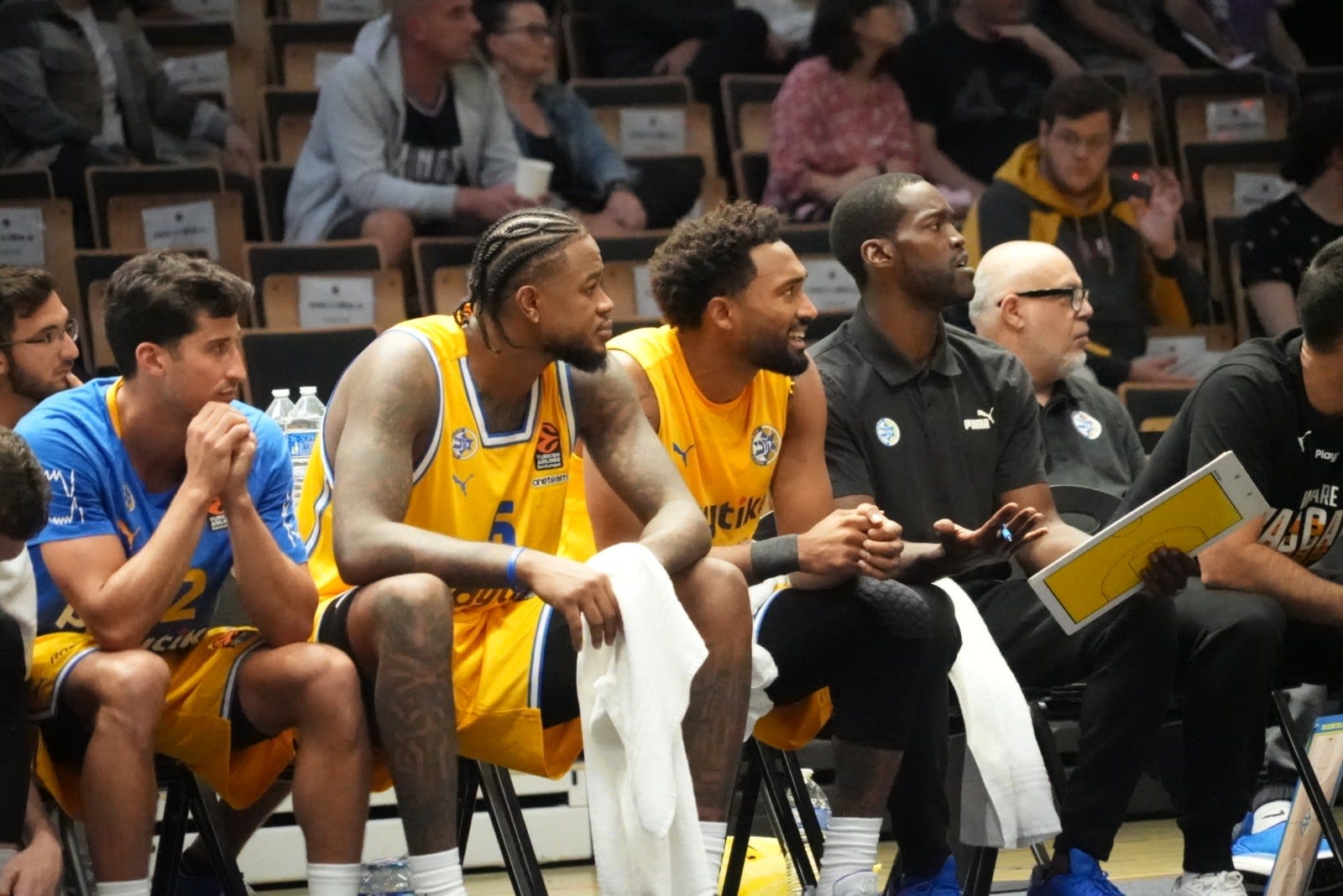 ספסל מכבי תל אביב