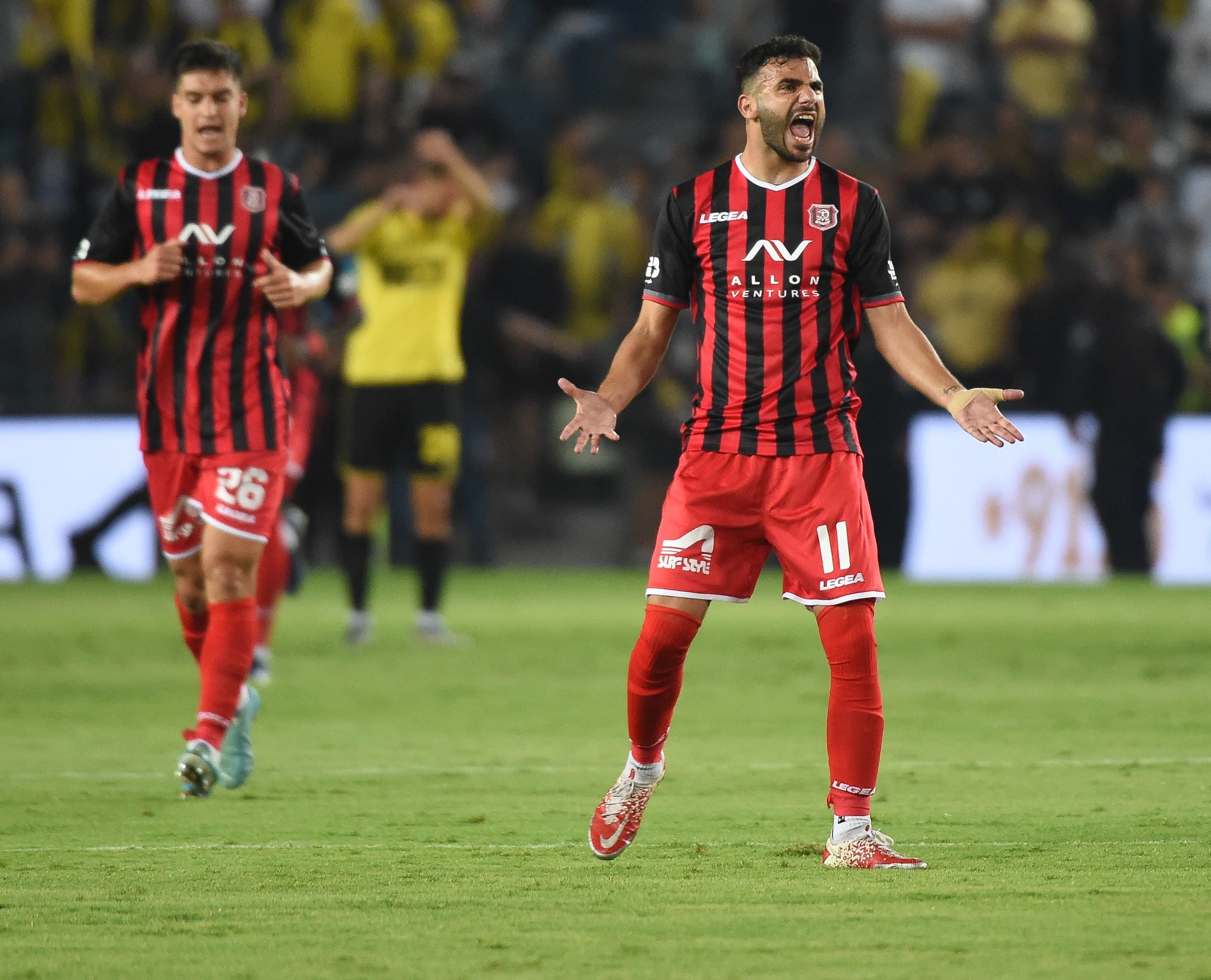 שחקן הפועל ירושלים הראל שלום חוגג