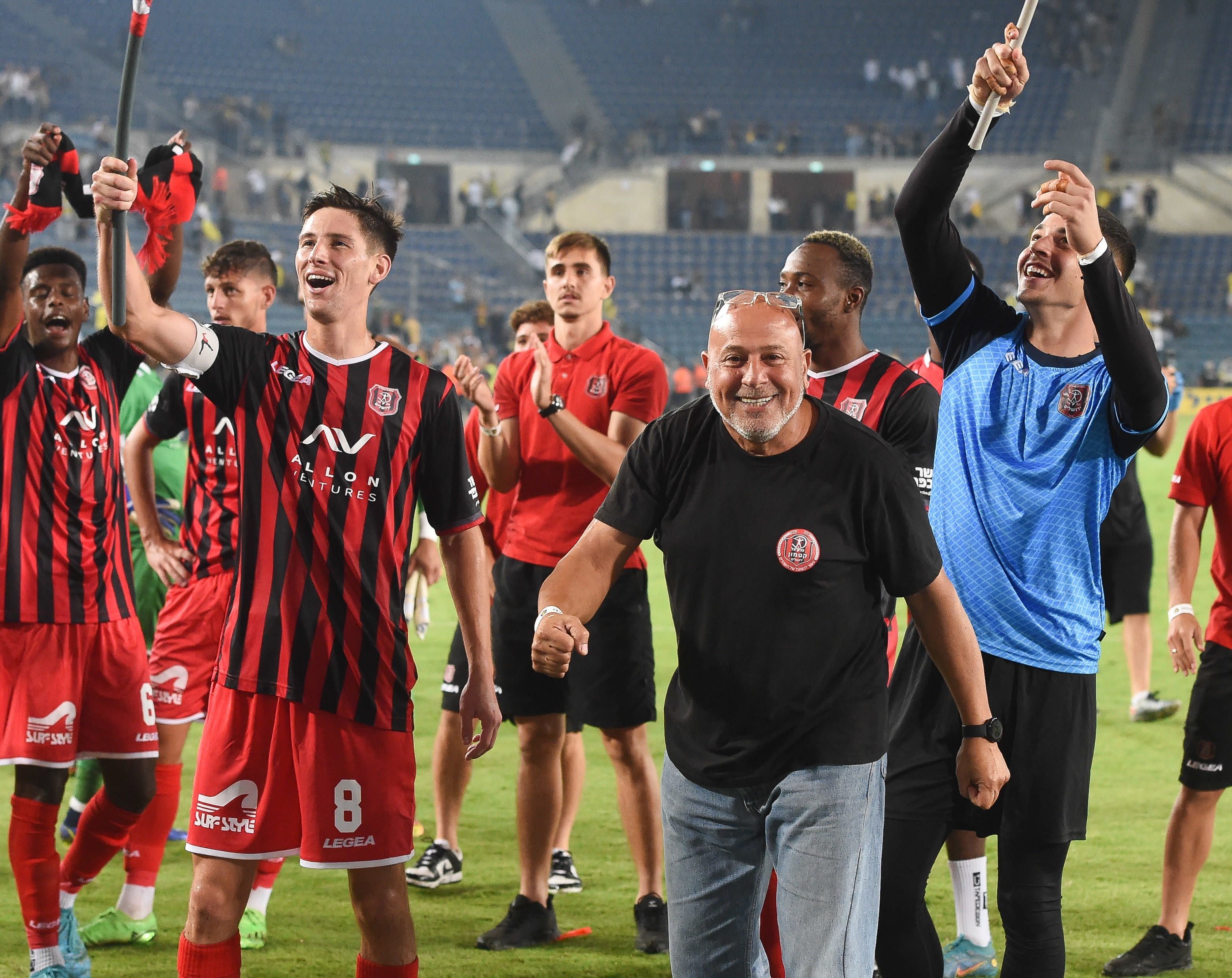 גוני נאור חוגג ניצחון של הפועל ירושלים