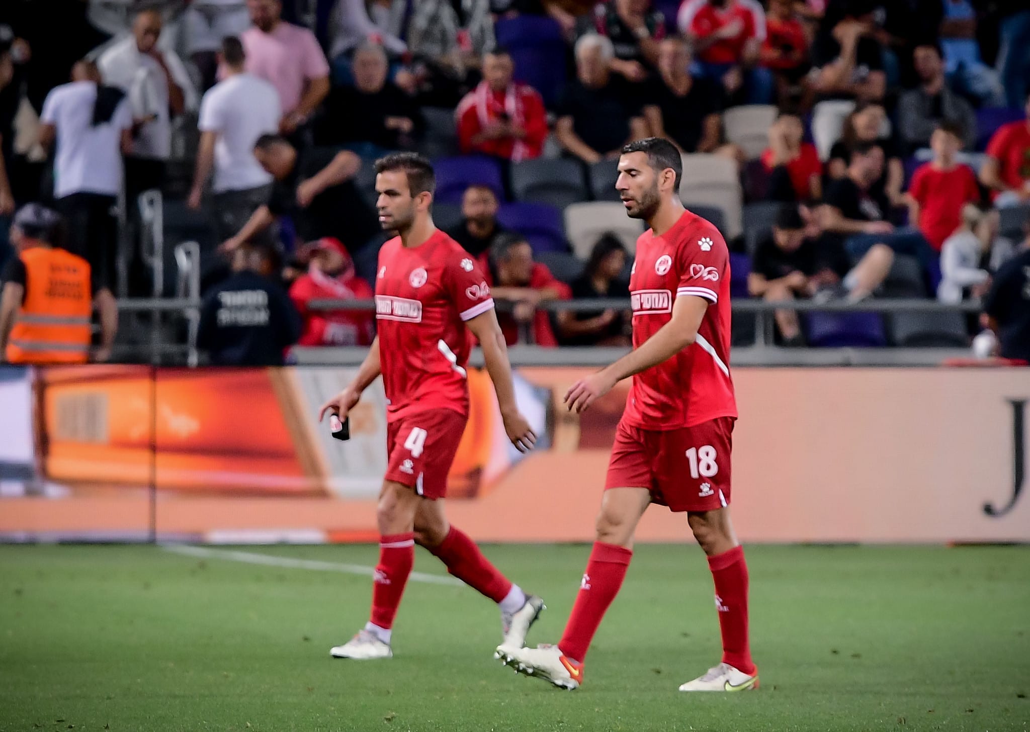 שחקני הפועל באר שבע מיגל ויטור, איתן טיבי