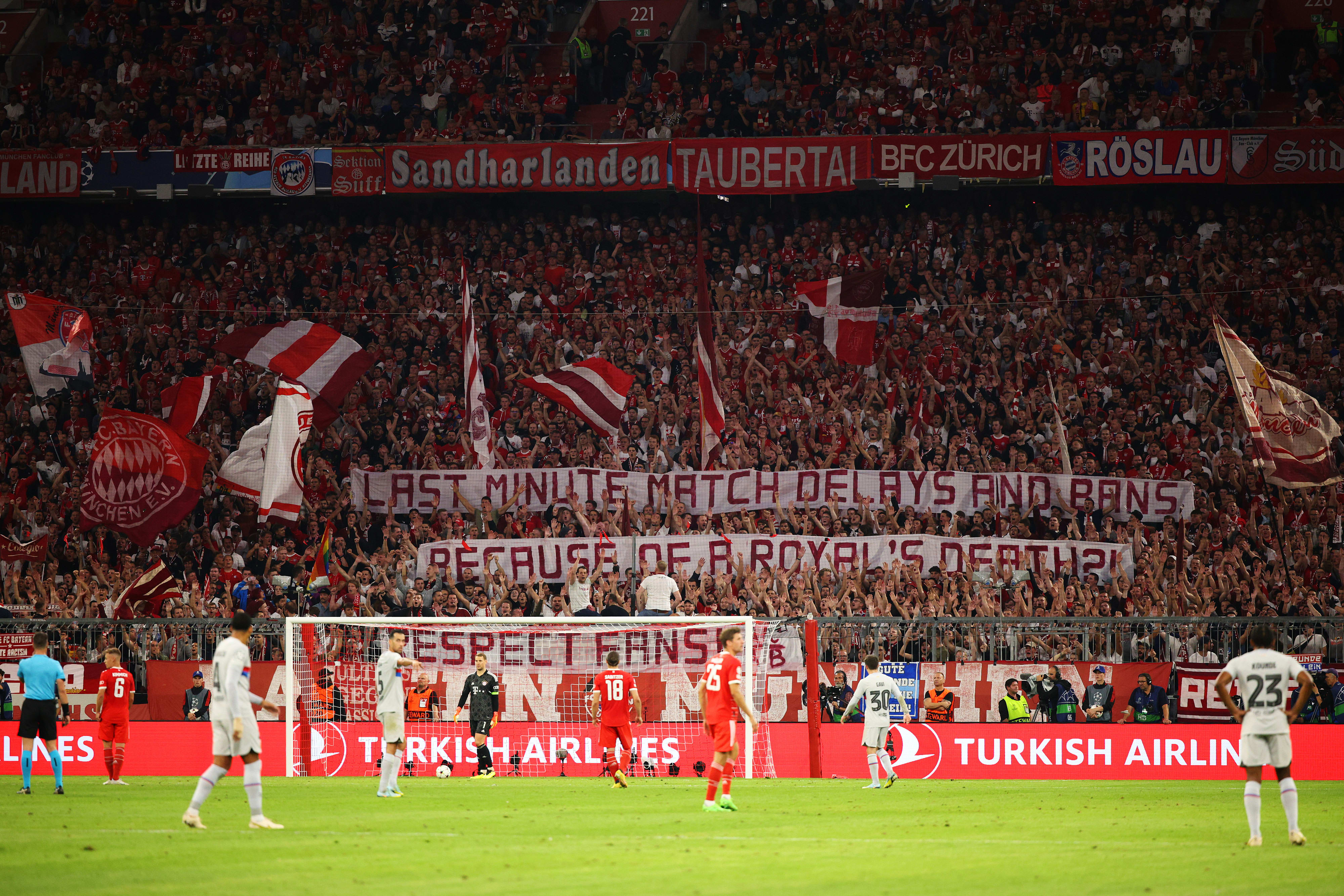 אוהדי באיירן מינכן במסר לאופ"א