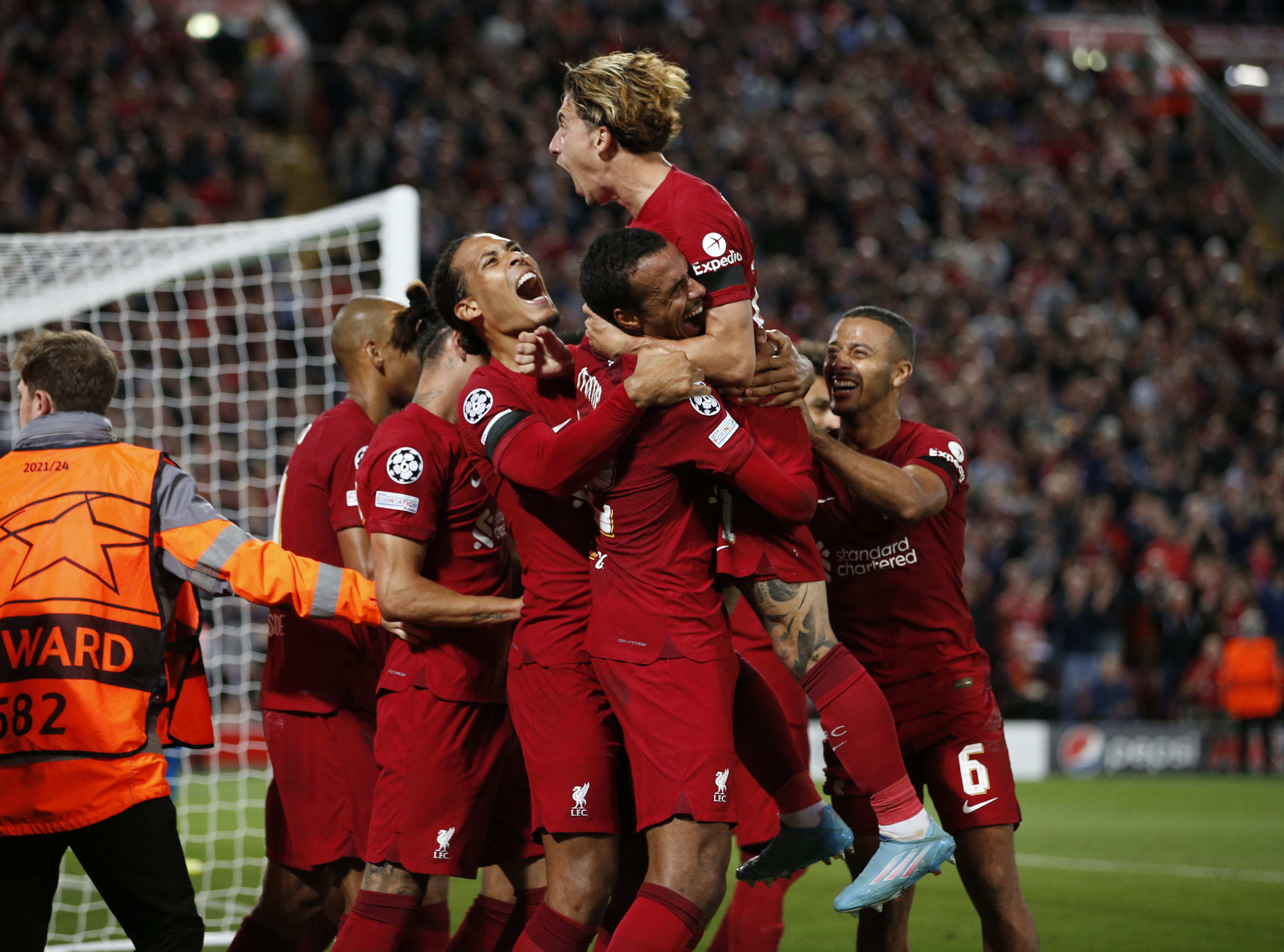 שחקני ליברפול חוגגים