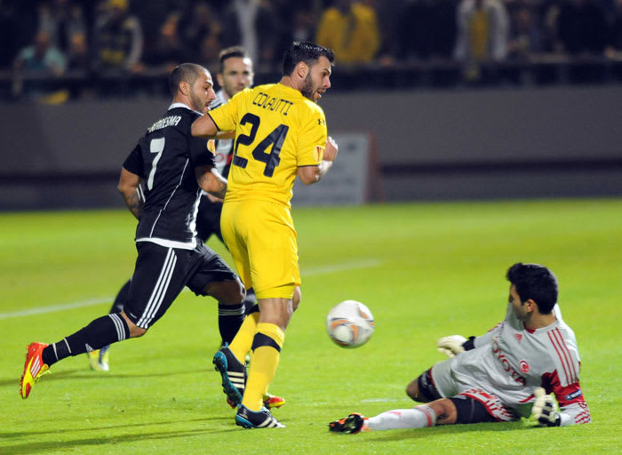 רוברטו קולאוטי שחקן מכבי תל אביב מול ריקרדו קווארסמה שחקן בשיקטאש