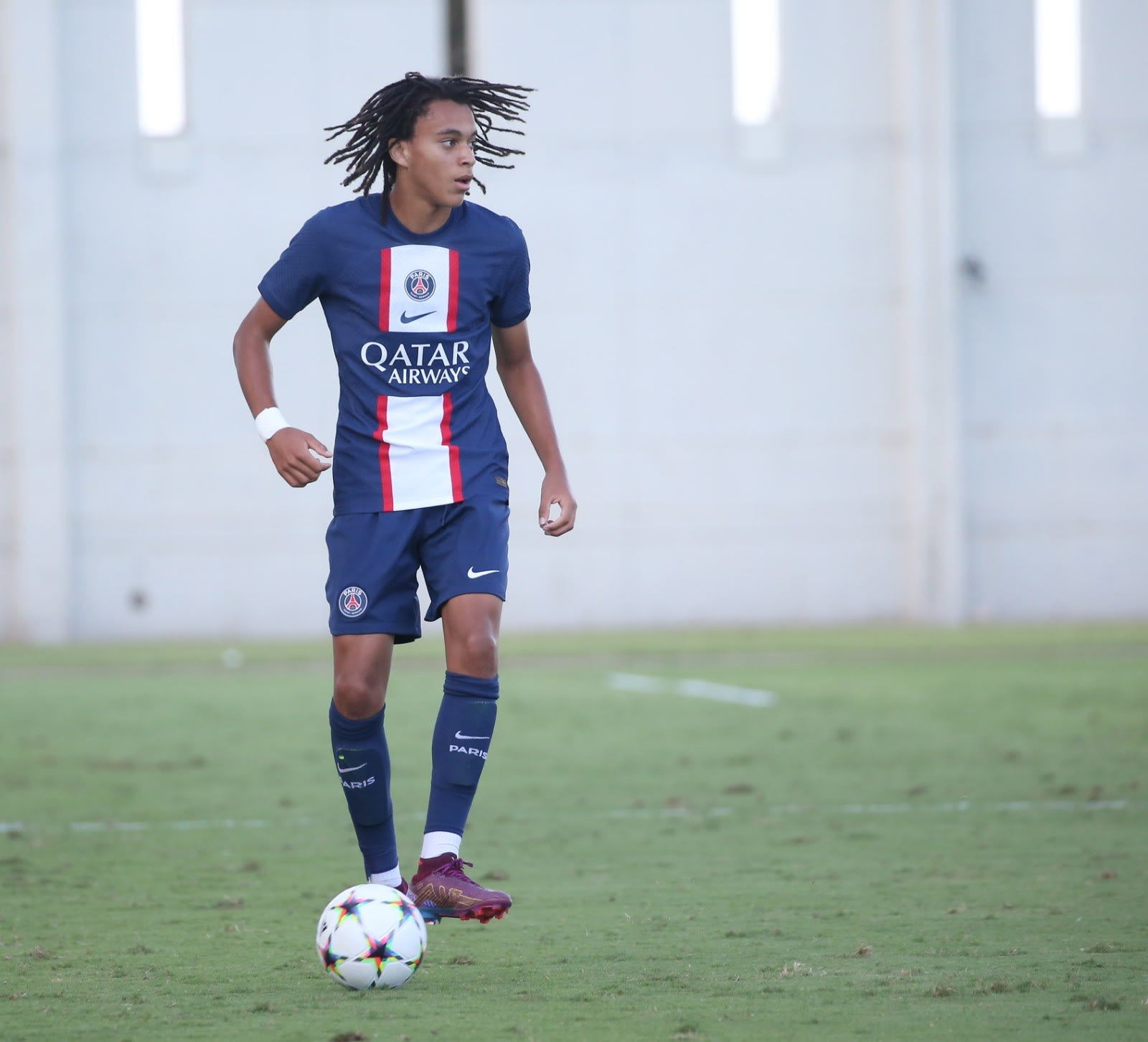 אית'ן אמבפה, שחקן קבוצת הנוער של פריז סן ז'רמן