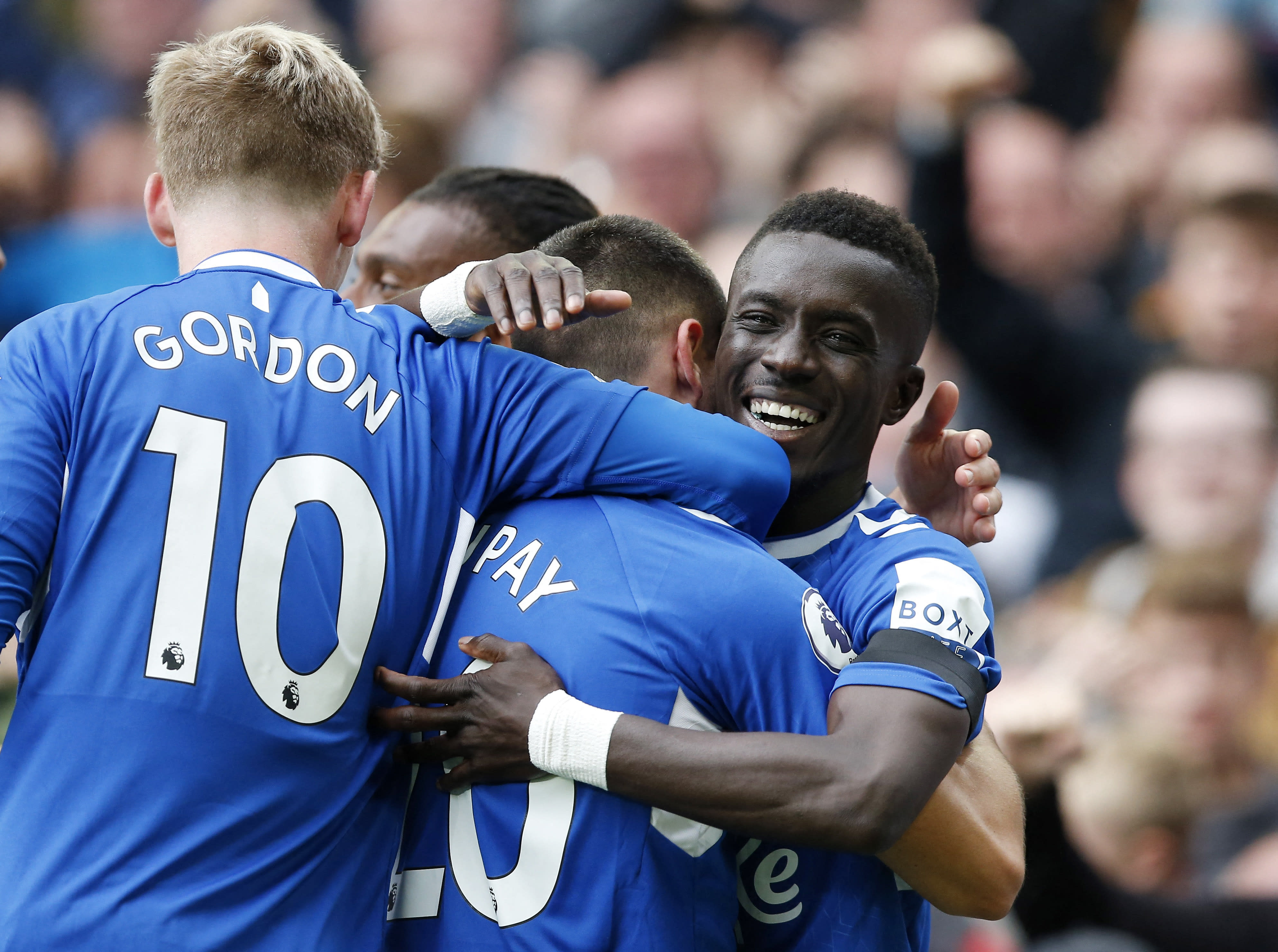 שחקני אברטון חוגגים