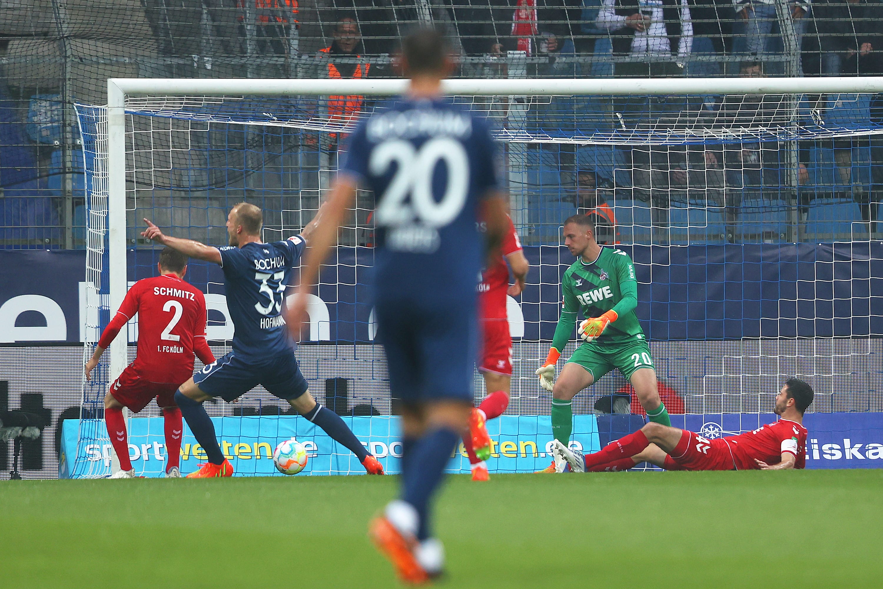 בנו שמיץ שחקן קלן כובש שער עצמי מול בוכום