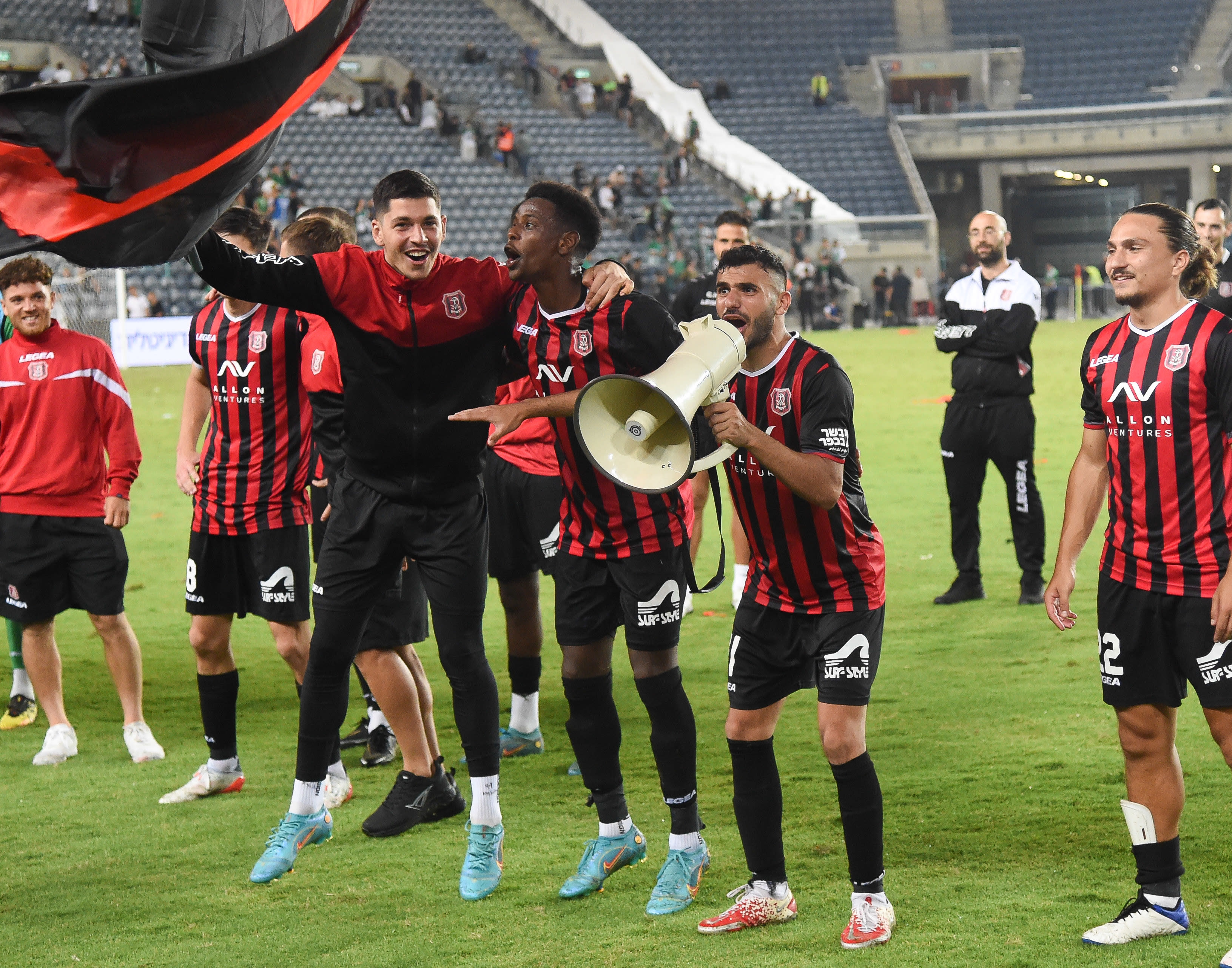 שחקני הפועל ירושלים חוגגים