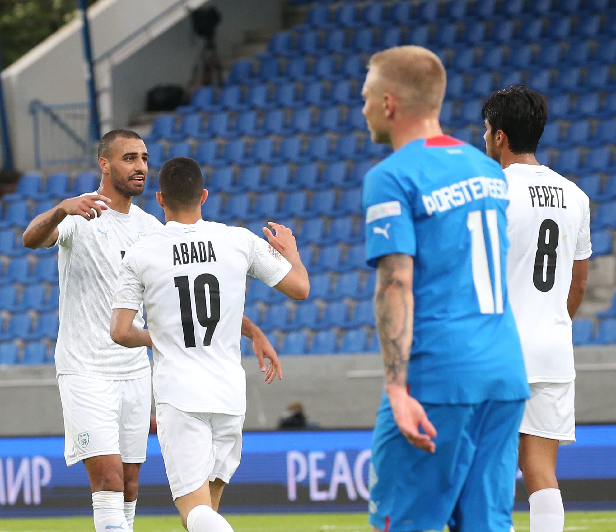 רמזי ספורי שחקן נבחרת ישראל עם ליאל עבדה