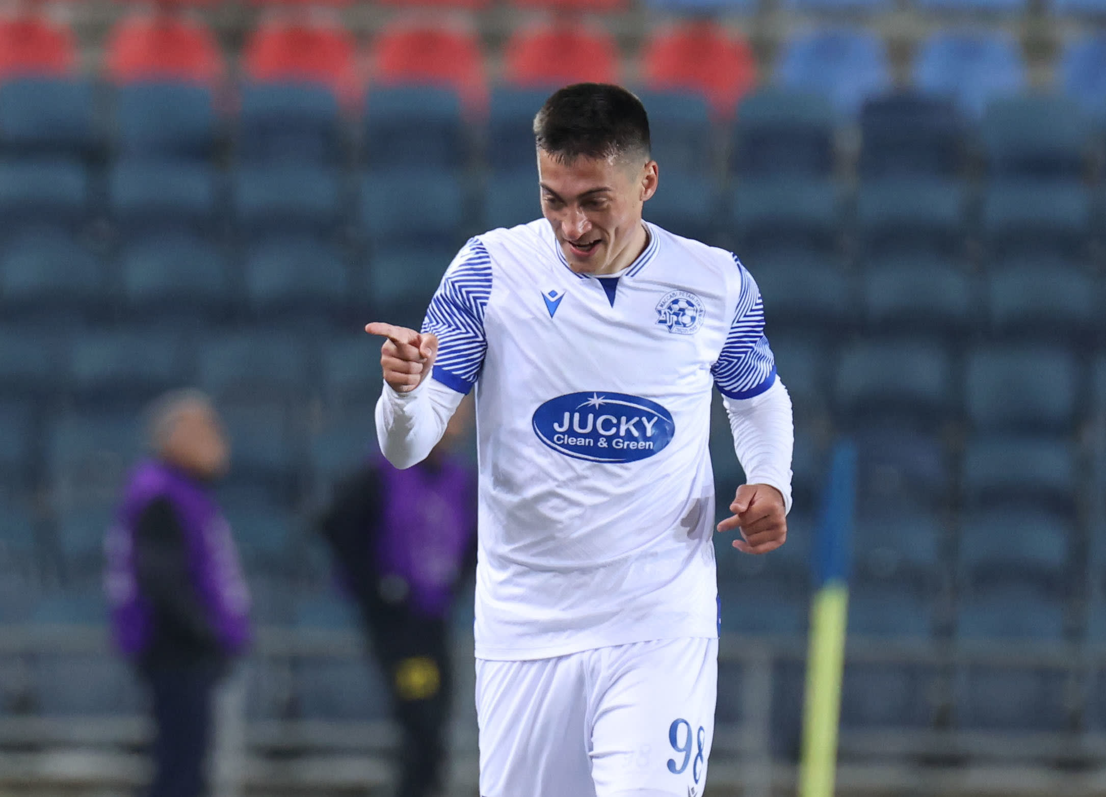 יון ניקולאסקו, שחקן מכבי פתח תקוה חוגג