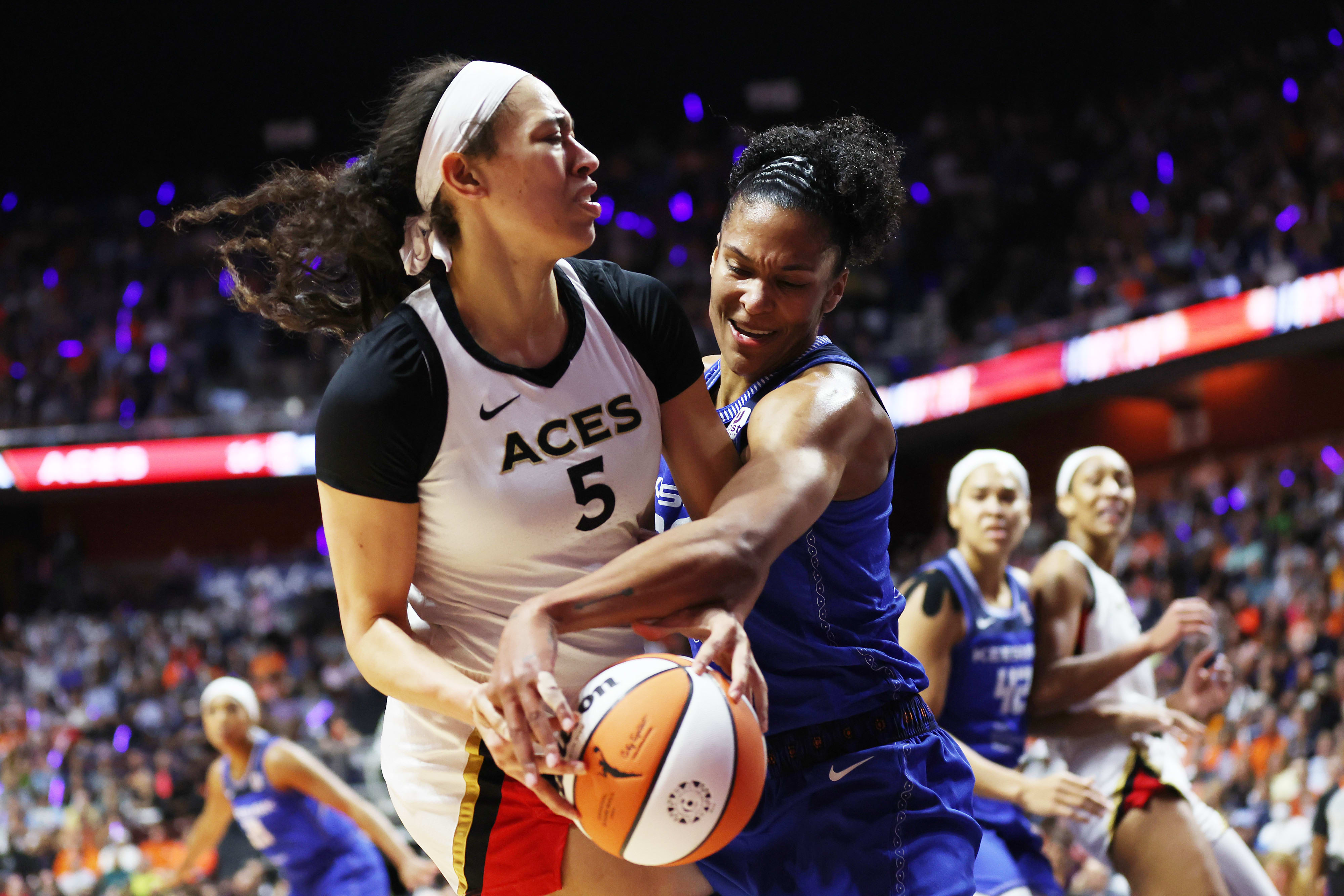 דיריקה האמבי, שחקנית לאס וגאס אייסס, בגמר ה-WNBA