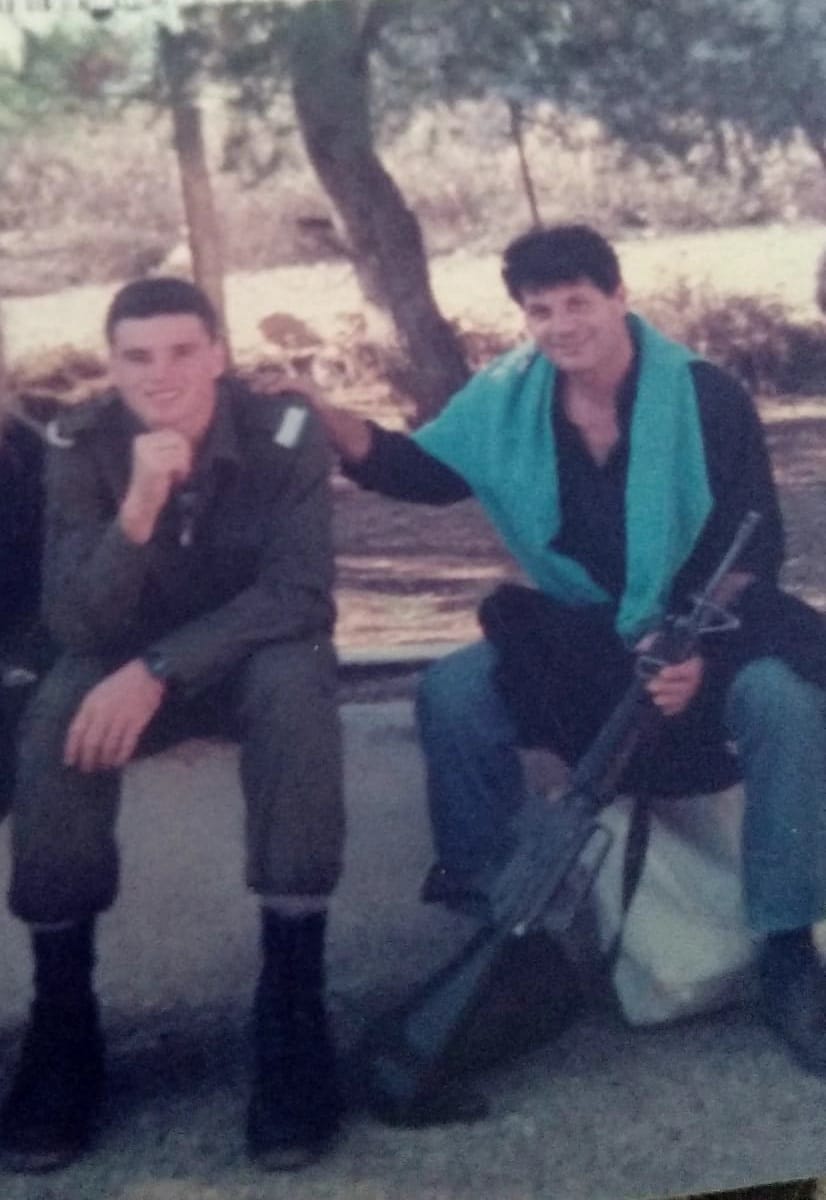 דני ניראון כחייל עם אביו יעקב