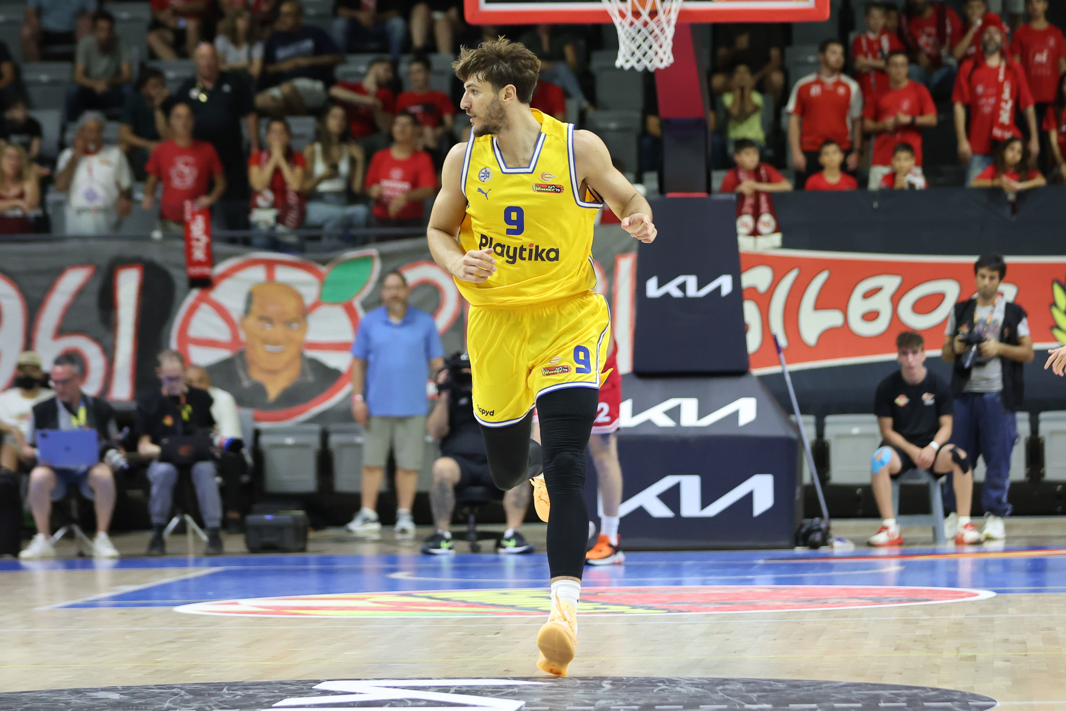 שחקן מכבי תל אביב רומן סורקין